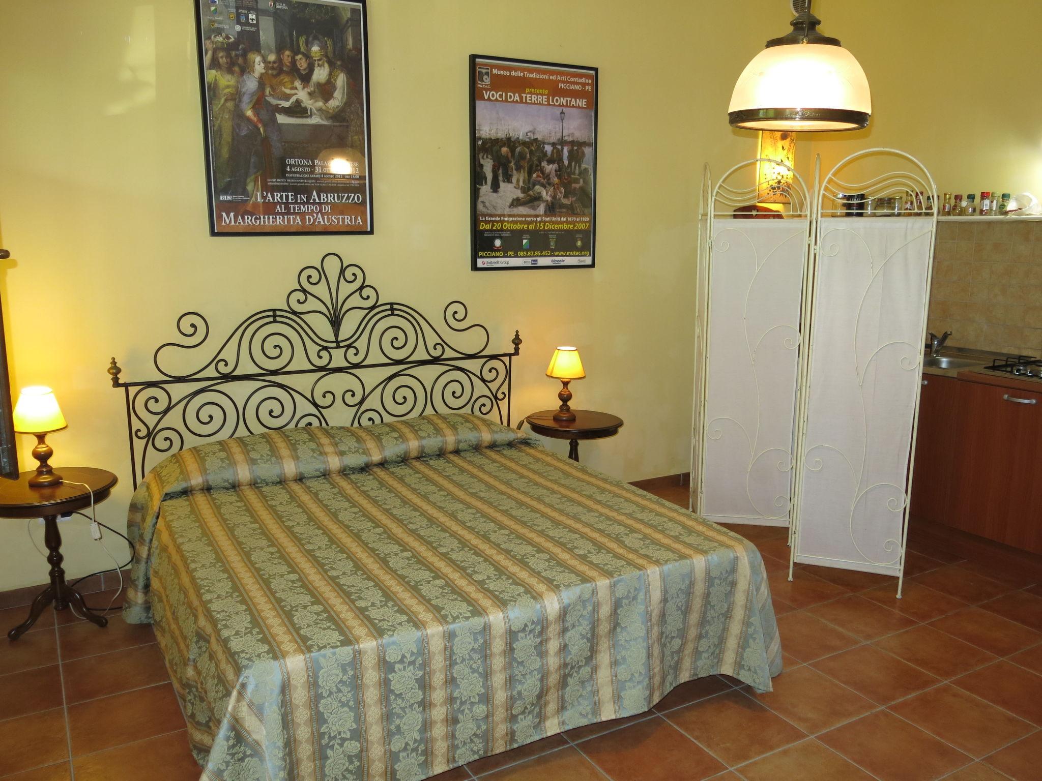 Foto 5 - Appartamento con 1 camera da letto a Collecorvino con piscina e giardino