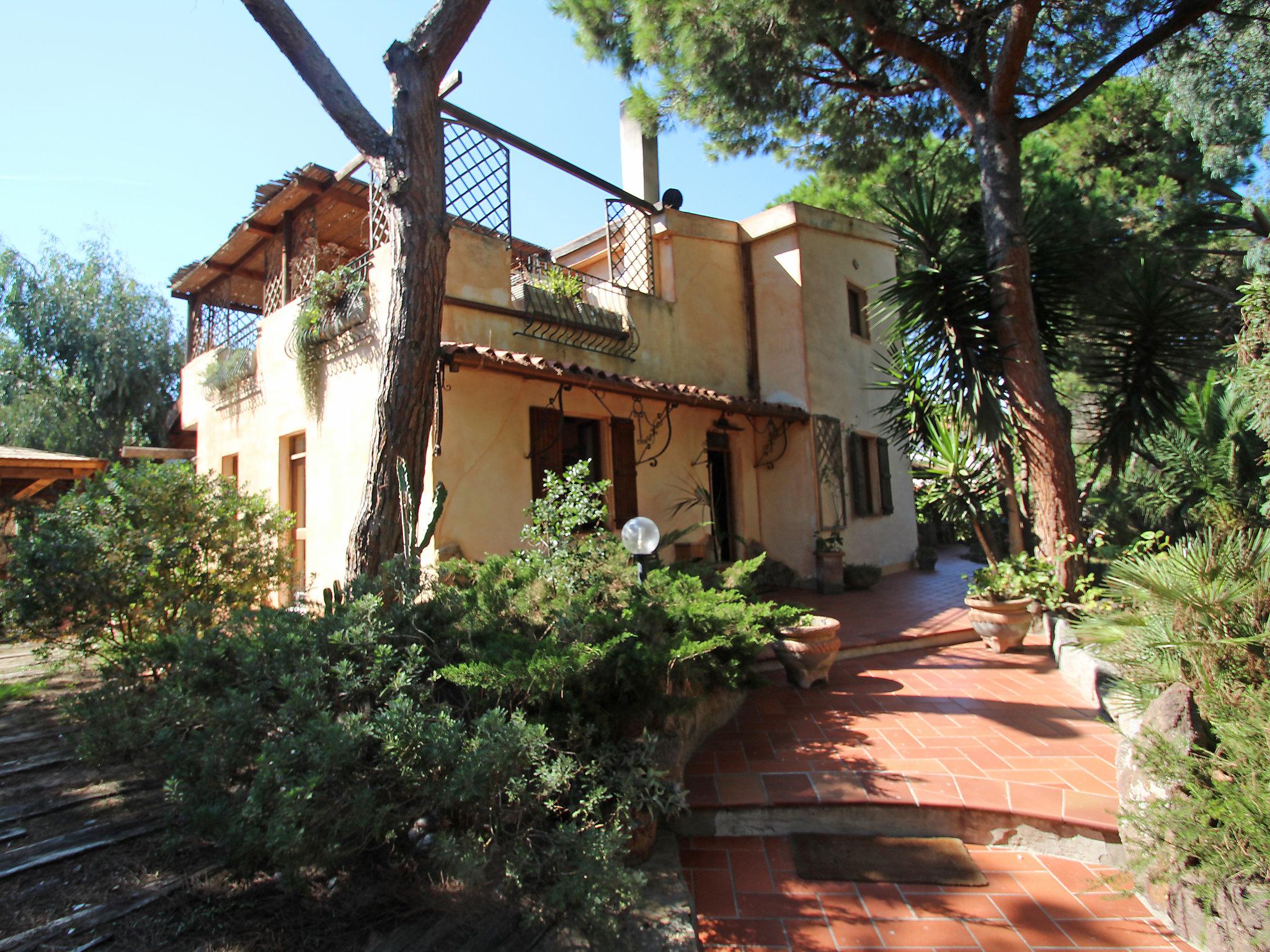 Photo 35 - Maison de 7 chambres à Valledoria avec piscine privée et jardin