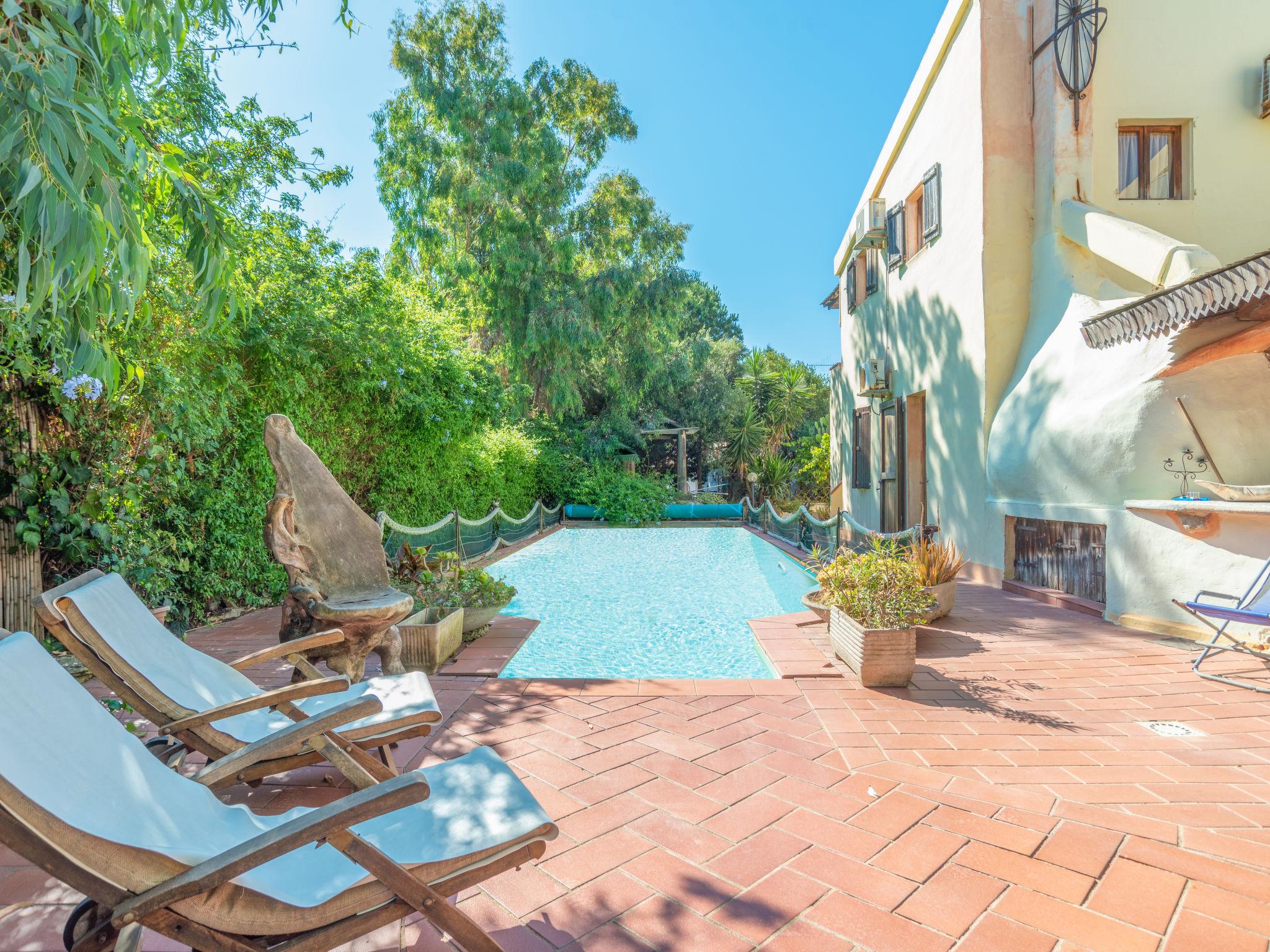 Foto 1 - Casa de 7 quartos em Valledoria com piscina privada e jardim