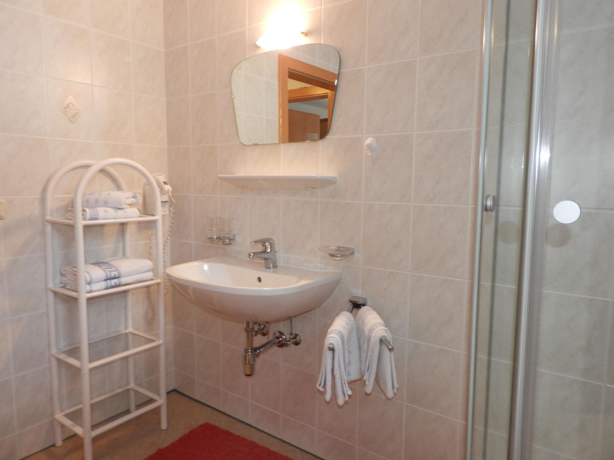 Foto 18 - Apartment mit 2 Schlafzimmern in Spiss mit garten und sauna