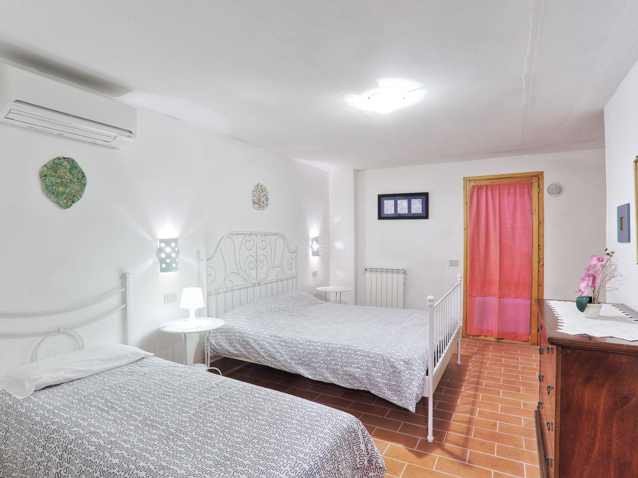 Foto 12 - Apartment mit 2 Schlafzimmern in Montaione mit schwimmbad und garten
