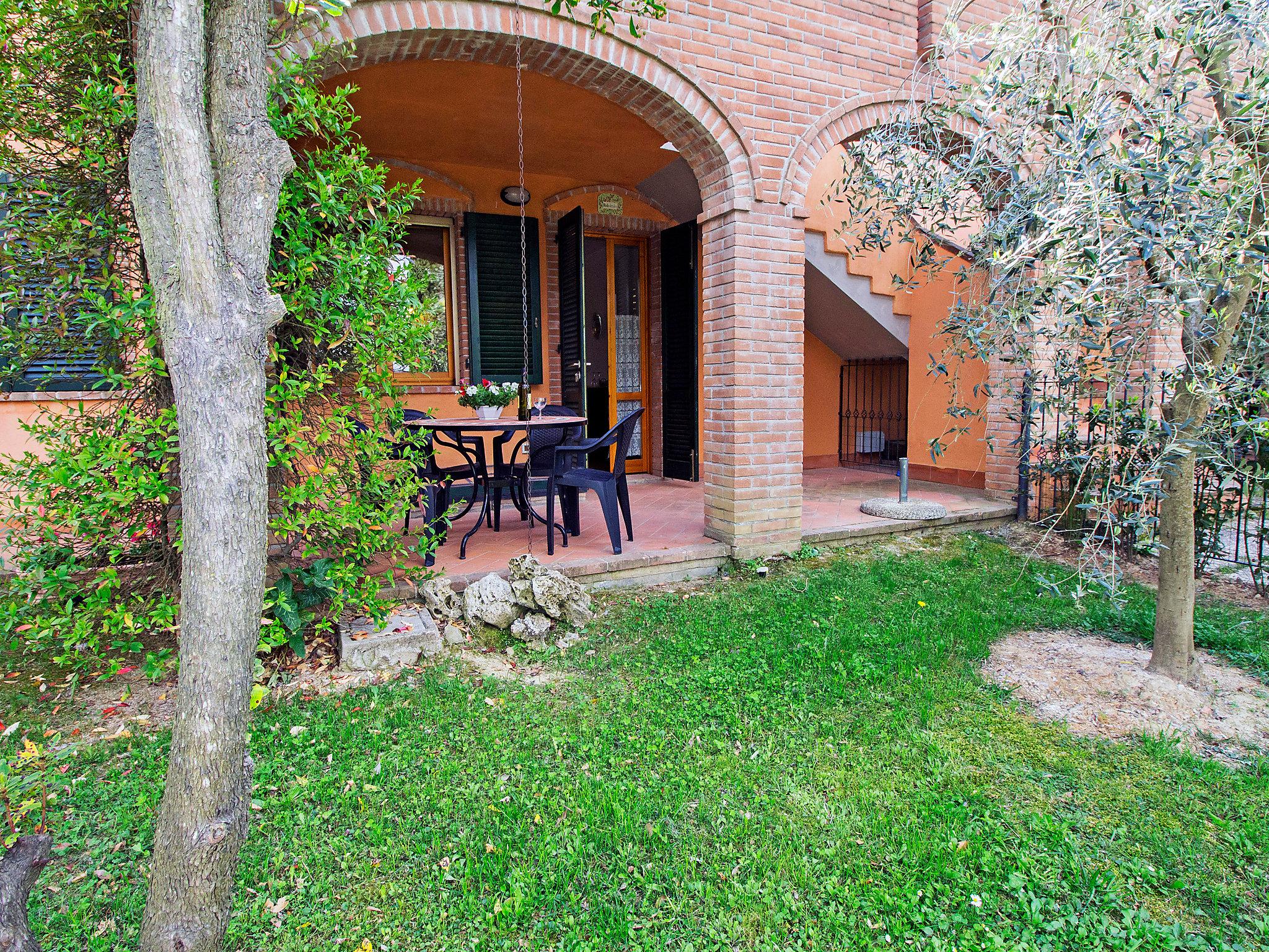 Foto 15 - Apartamento de 2 habitaciones en Montaione con piscina y jardín