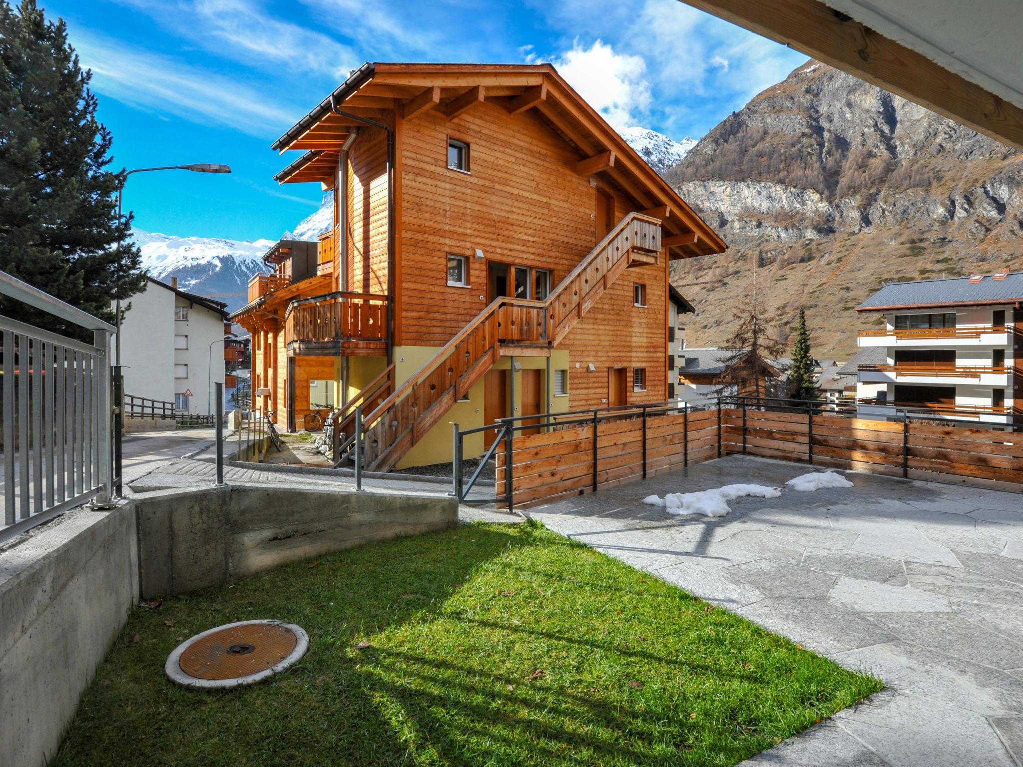 Foto 12 - Appartamento con 3 camere da letto a Zermatt con terrazza