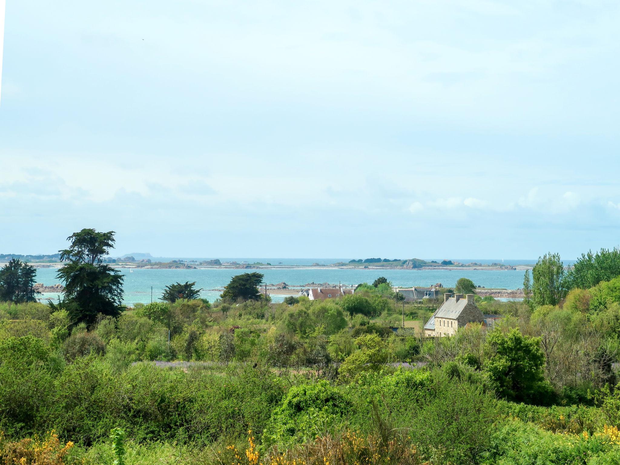 Foto 4 - Casa de 2 quartos em Pleubian com jardim e vistas do mar