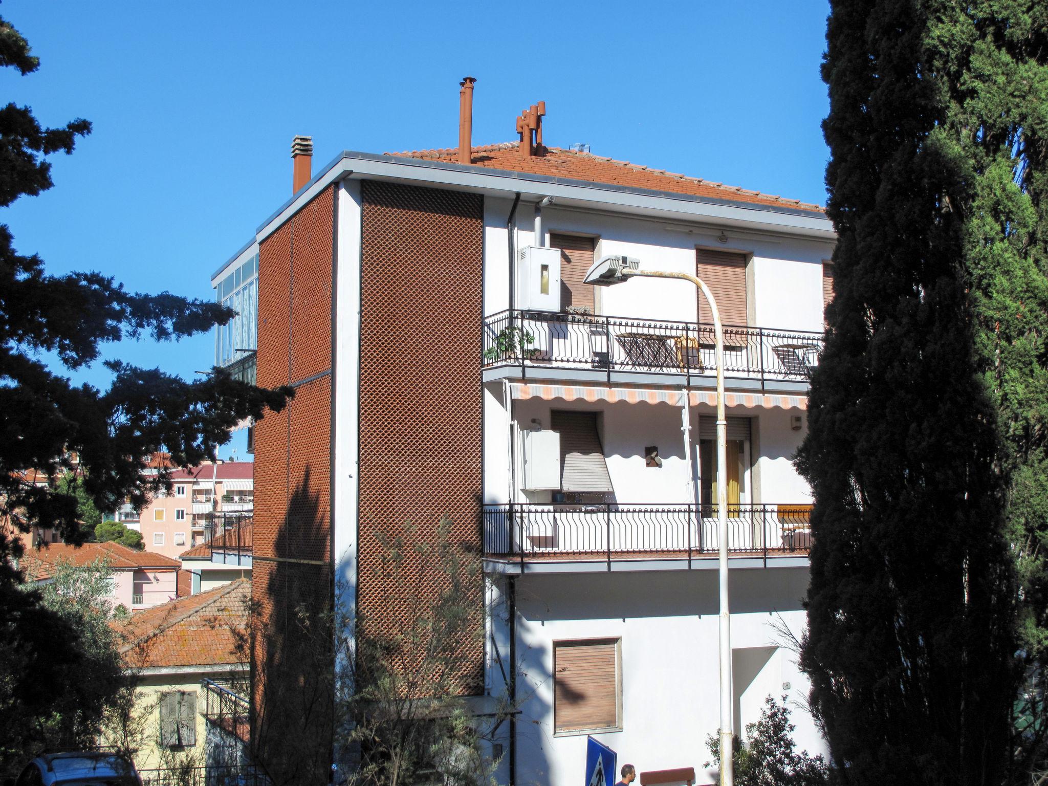 Foto 10 - Apartamento de 3 habitaciones en San Lorenzo al Mare con terraza y vistas al mar