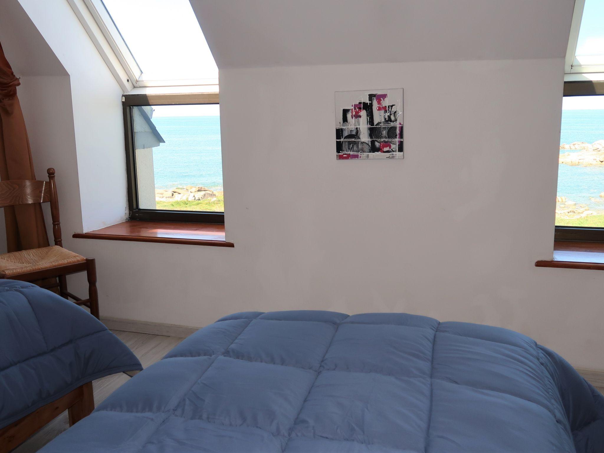 Photo 16 - 3 bedroom House in Plouescat with garden and sea view