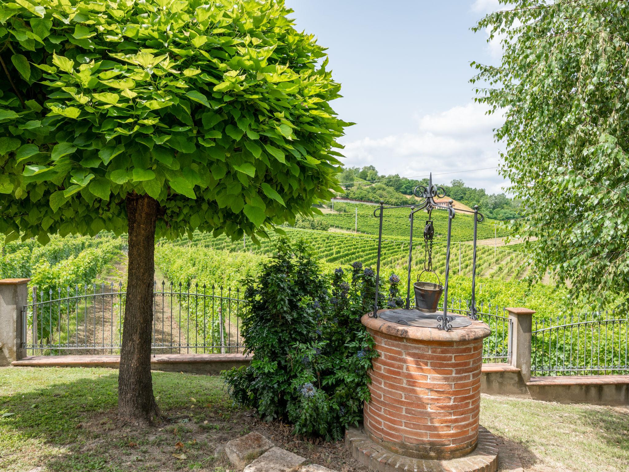 Foto 25 - Casa de 3 quartos em Calosso com jardim e terraço