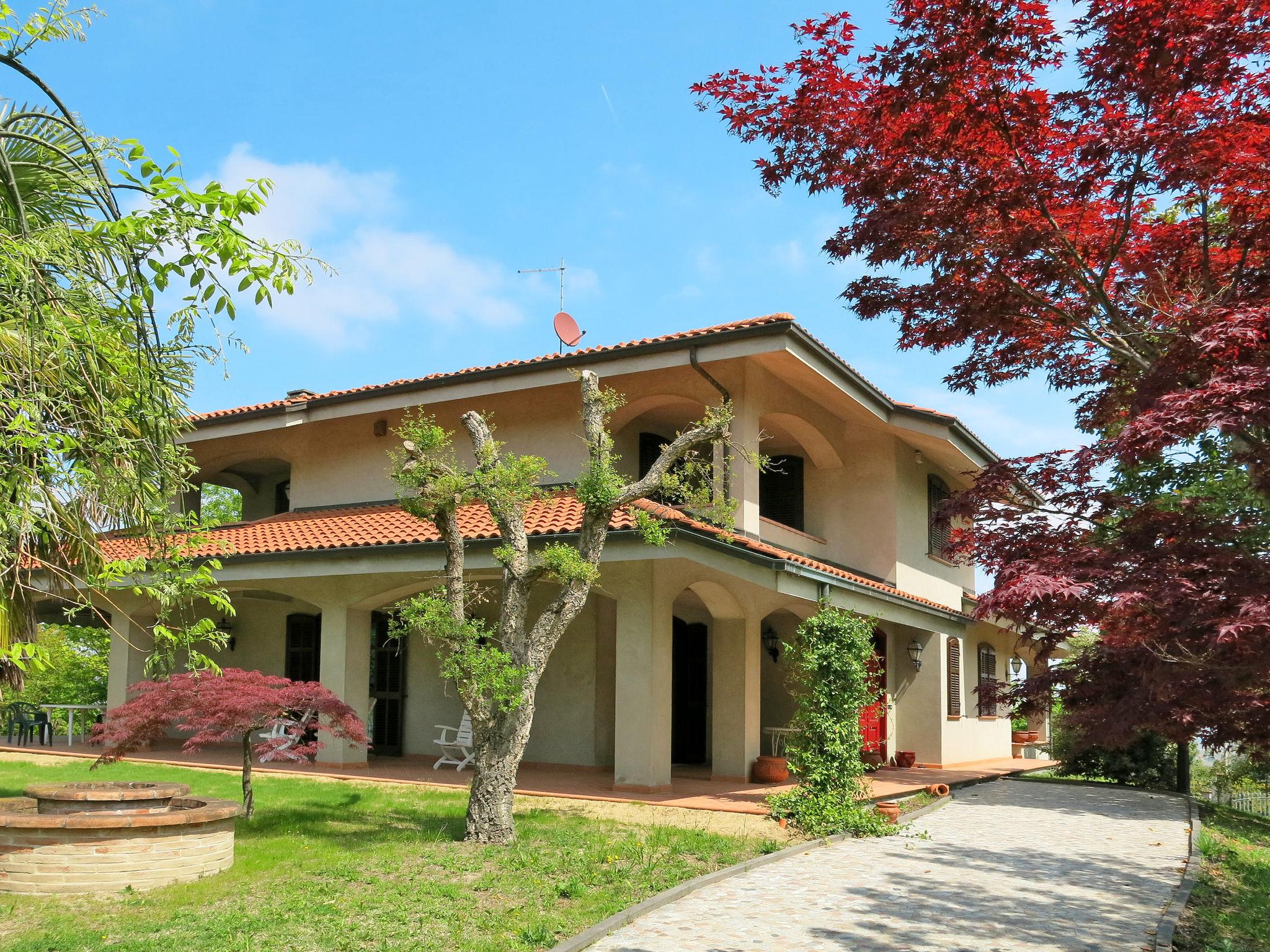 Photo 26 - Maison de 3 chambres à Calosso avec jardin et terrasse