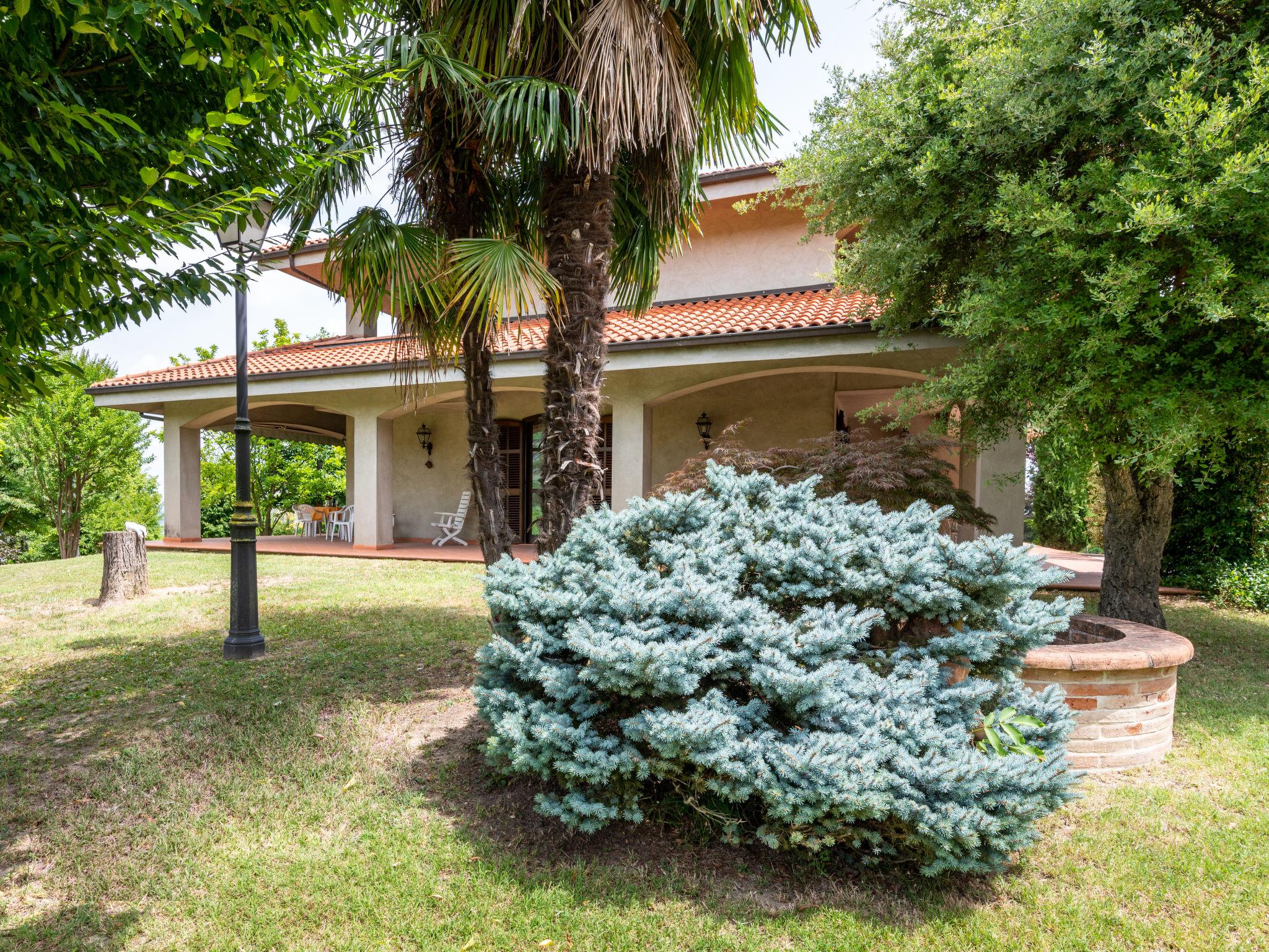 Photo 2 - Maison de 3 chambres à Calosso avec jardin et terrasse