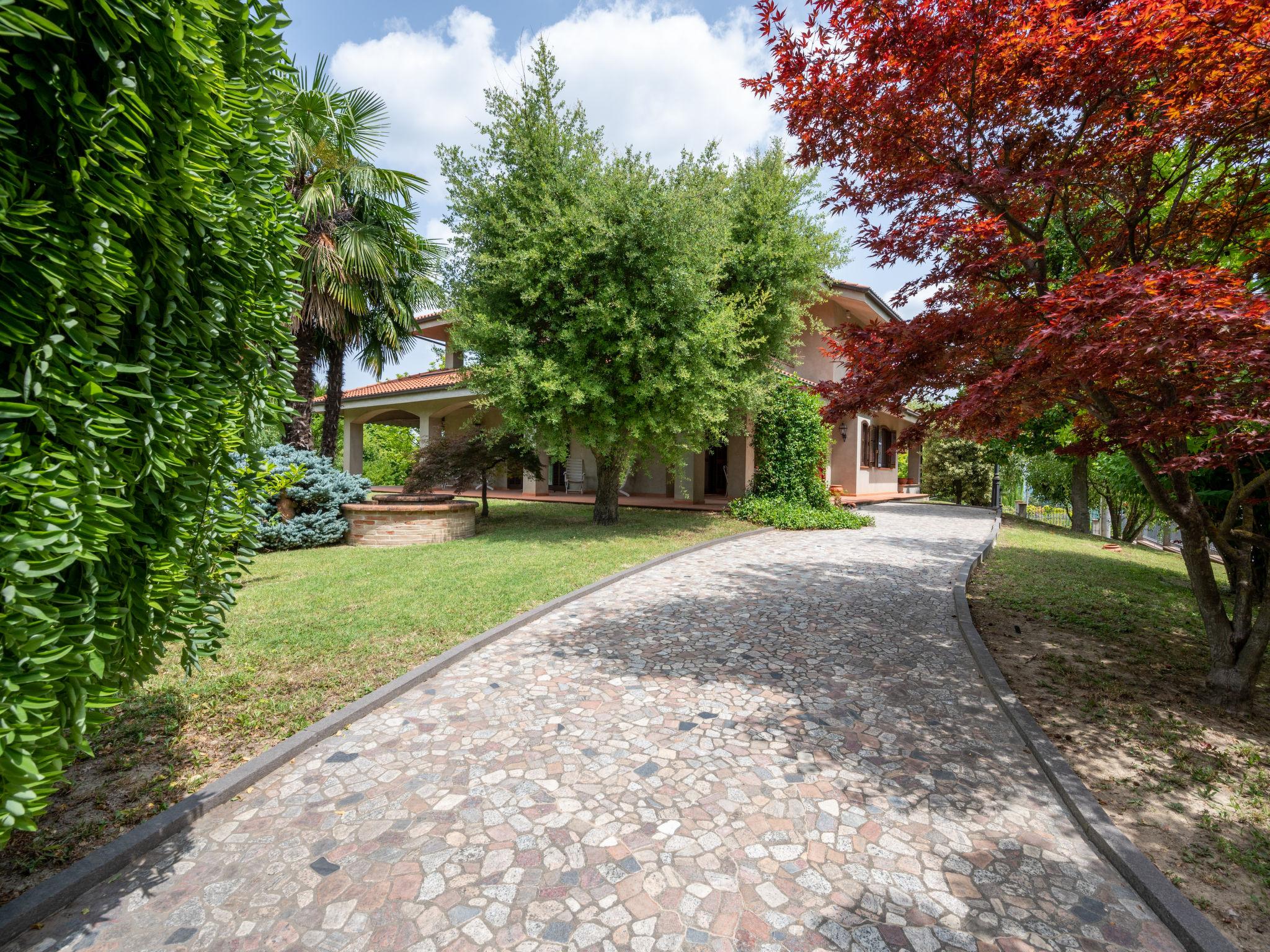 Photo 24 - Maison de 3 chambres à Calosso avec jardin et terrasse