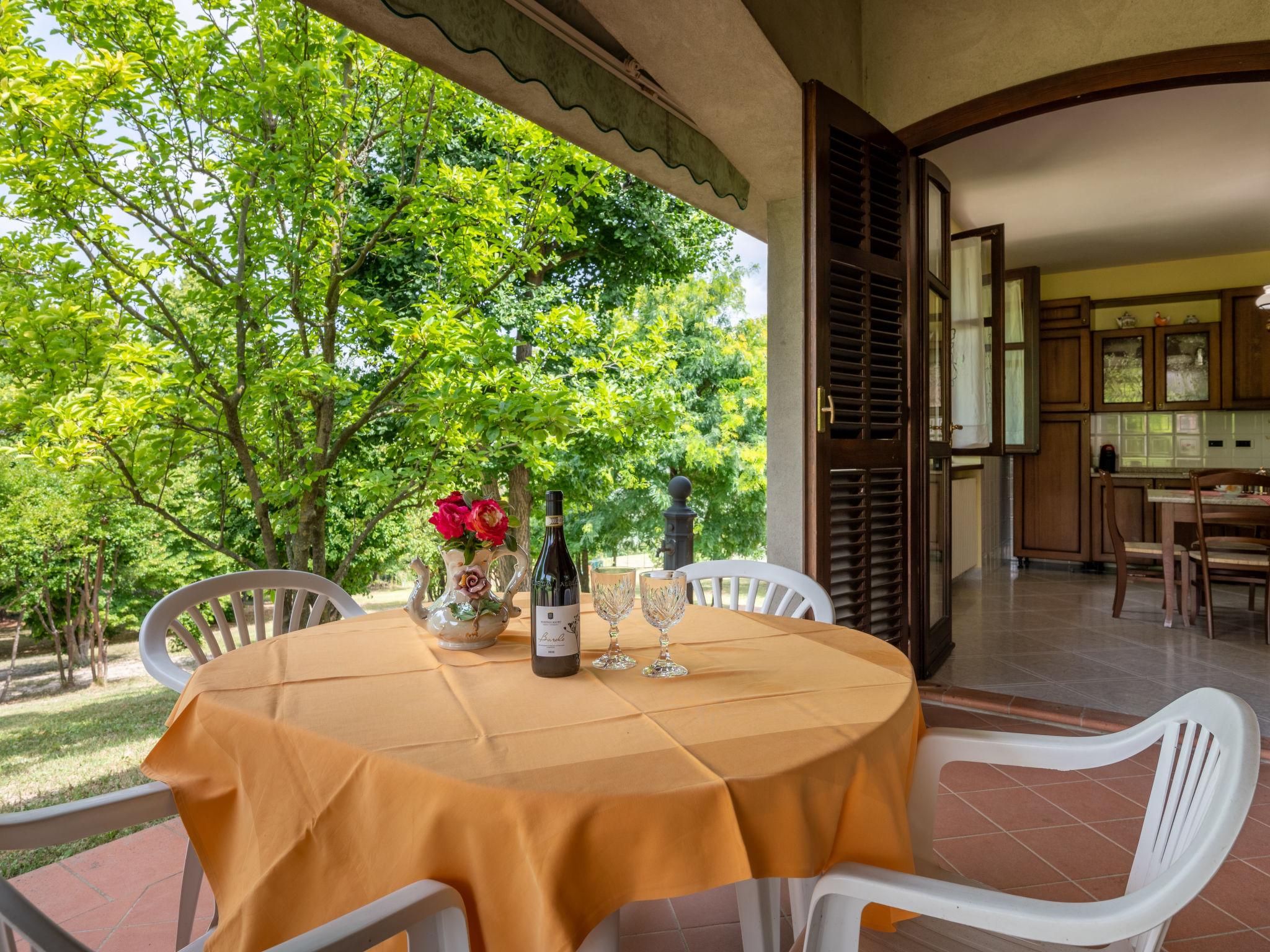 Photo 3 - Maison de 3 chambres à Calosso avec jardin et terrasse