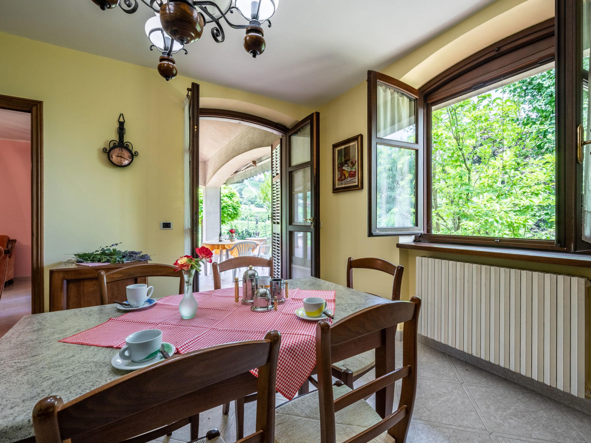 Photo 6 - Maison de 3 chambres à Calosso avec jardin et terrasse