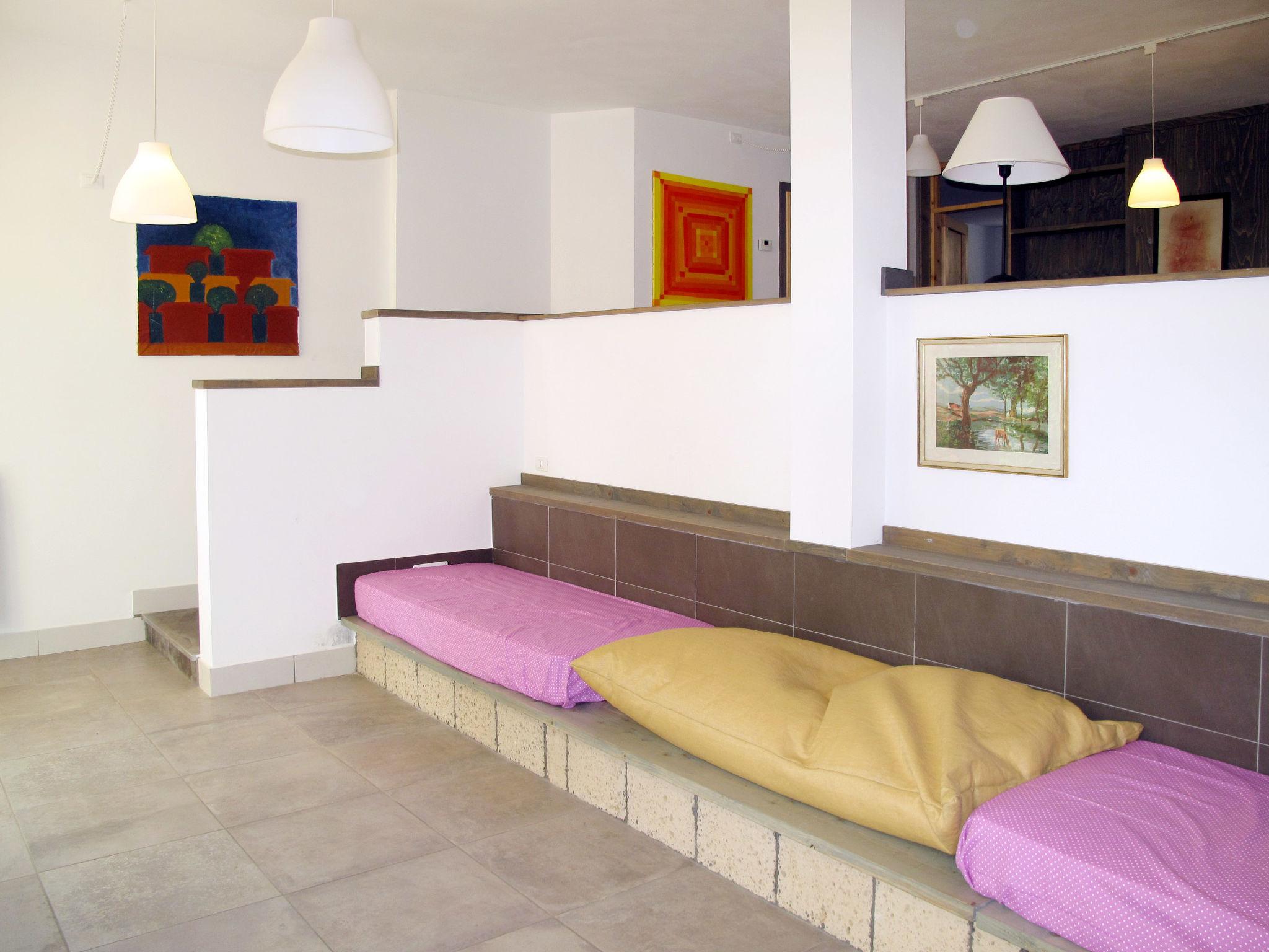 Photo 10 - 4 bedroom Apartment in Guardistallo with swimming pool and garden