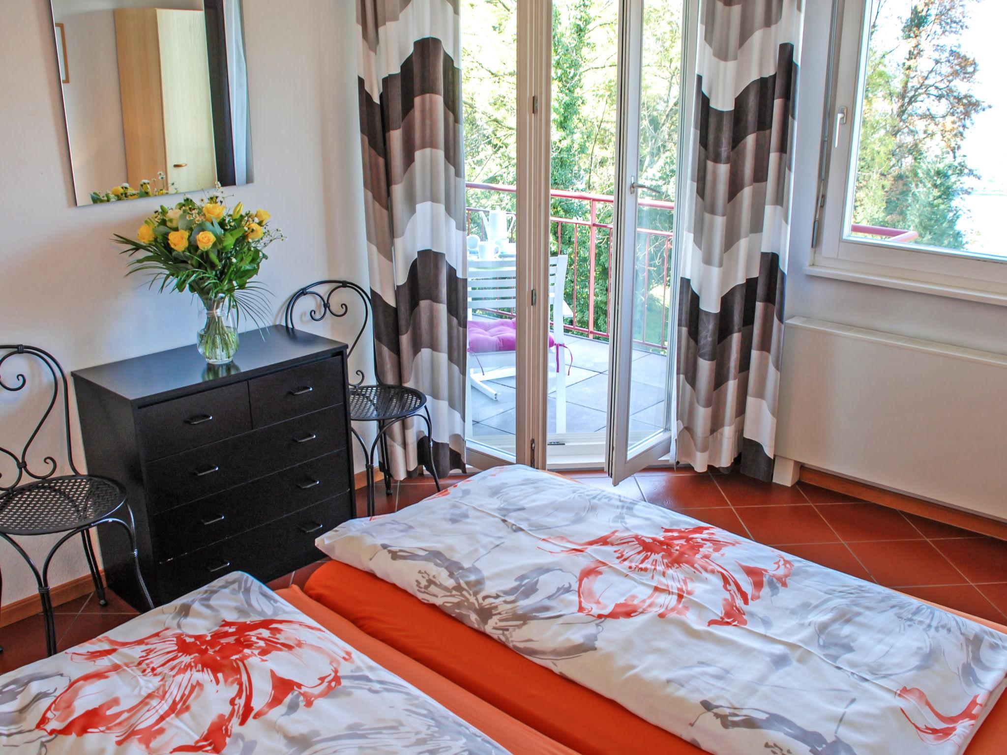 Foto 14 - Apartment mit 1 Schlafzimmer in Collina d'Oro mit blick auf die berge