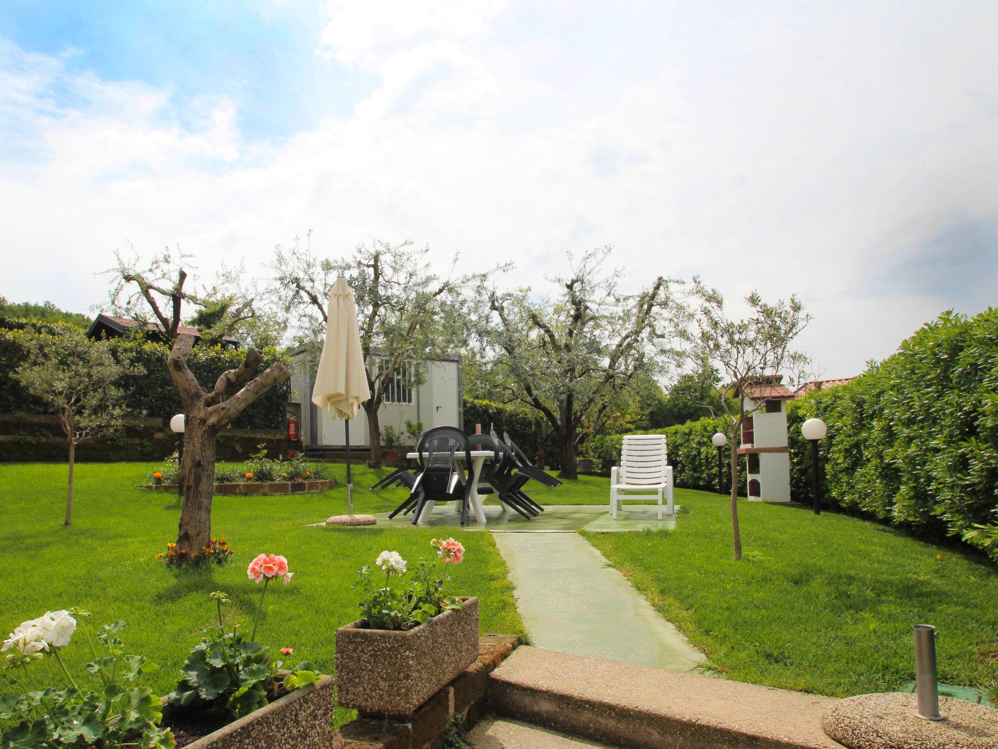 Photo 20 - 2 bedroom Apartment in Peschiera del Garda with garden