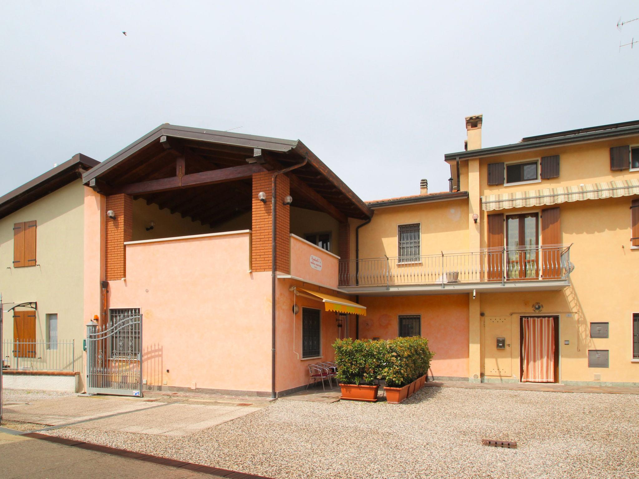 Photo 17 - Appartement de 2 chambres à Peschiera del Garda avec jardin et vues sur la montagne
