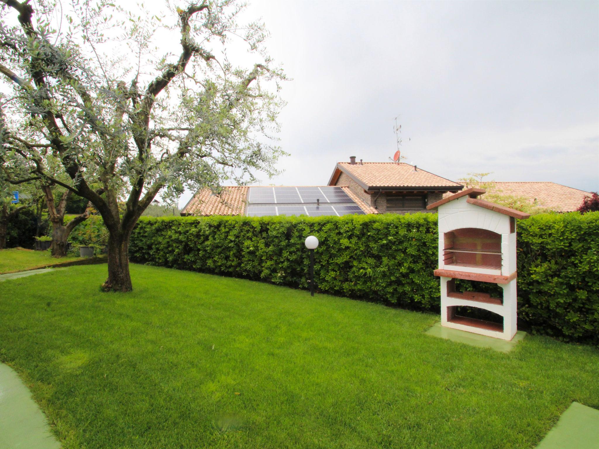 Photo 18 - Appartement de 2 chambres à Peschiera del Garda avec jardin et vues sur la montagne