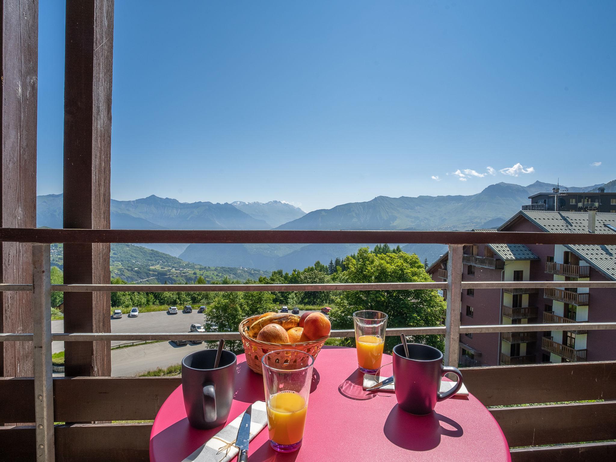 Foto 5 - Apartamento de 2 quartos em Villarembert com piscina e vista para a montanha