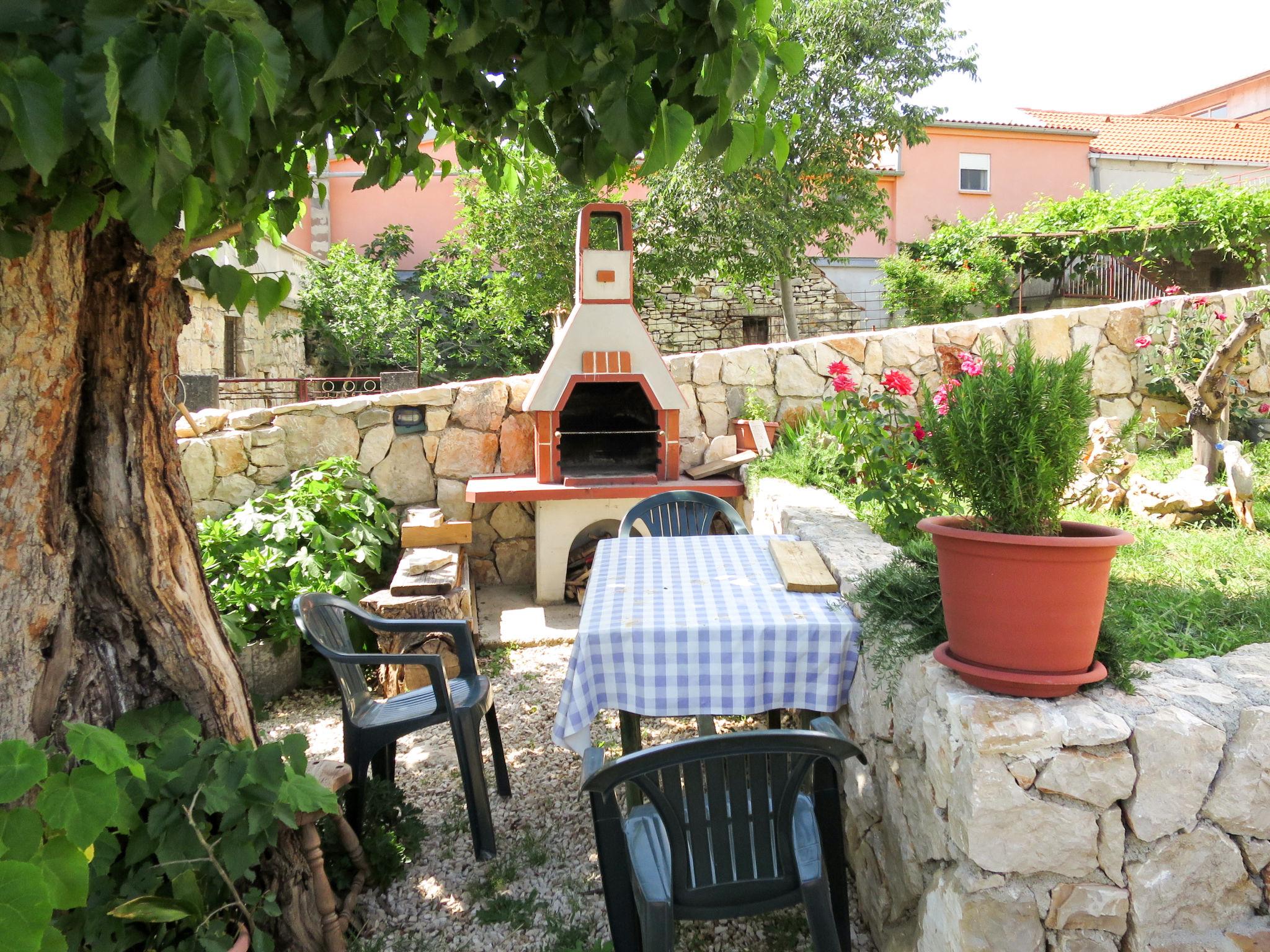 Photo 16 - Maison de 2 chambres à Posedarje avec terrasse et vues à la mer