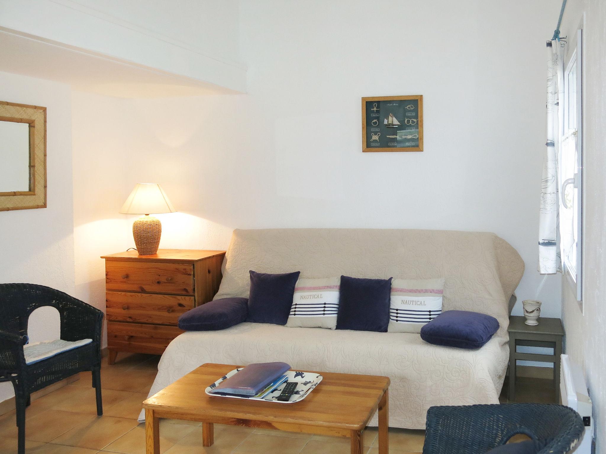 Photo 3 - 2 bedroom House in La Flotte with garden and terrace