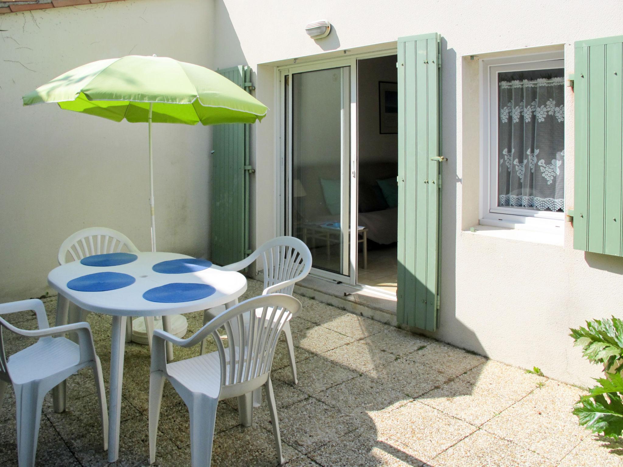 Photo 1 - 2 bedroom House in La Flotte with terrace and sea view