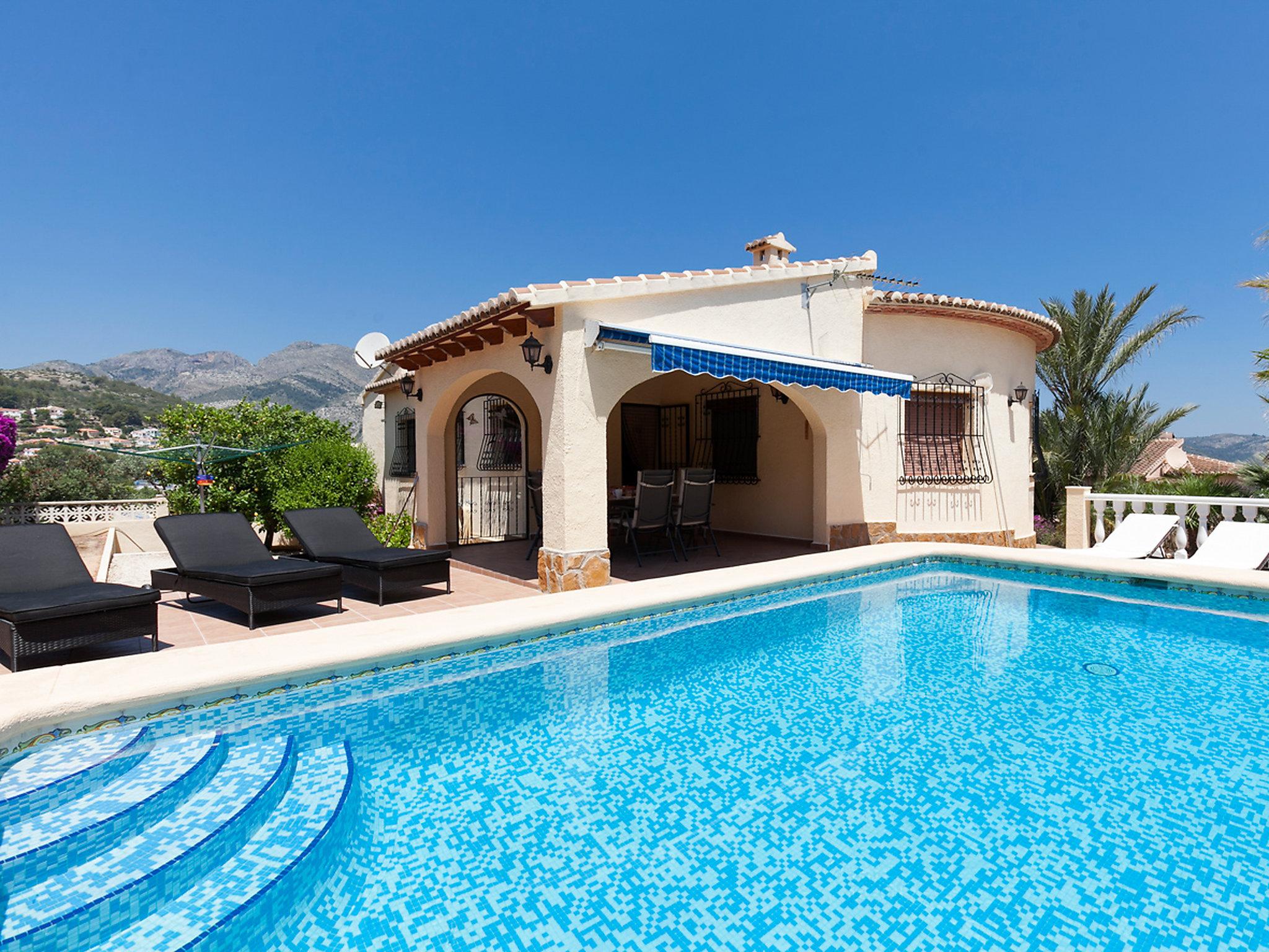 Photo 6 - Maison de 3 chambres à Orba avec piscine privée et vues à la mer