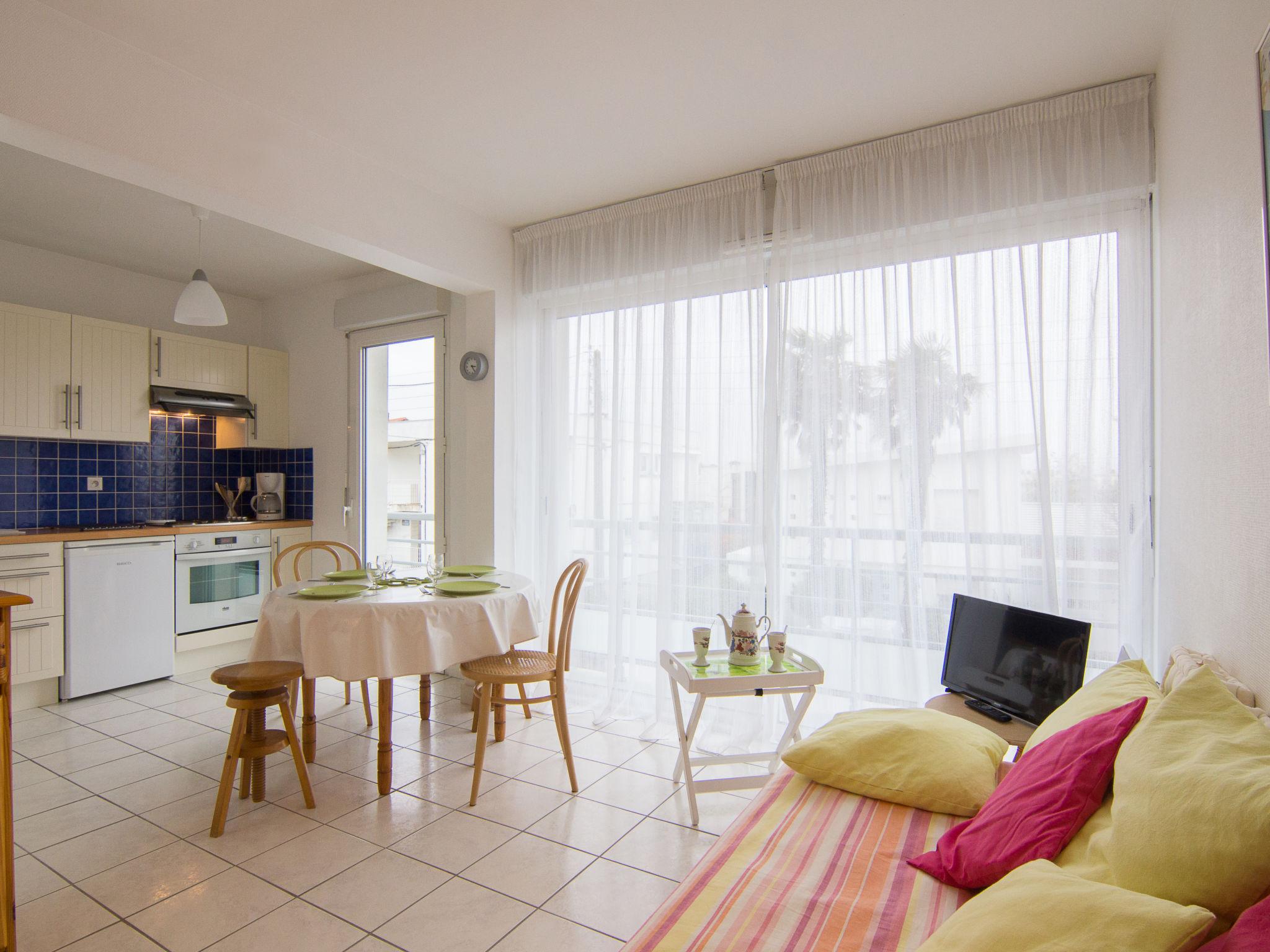 Foto 8 - Appartamento con 1 camera da letto a Vaux-sur-Mer con vista mare