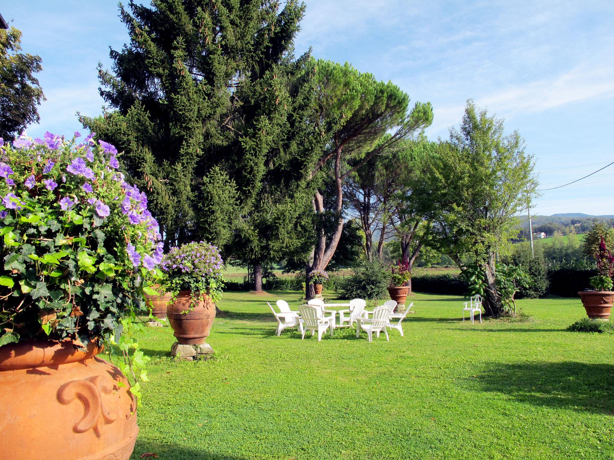 Foto 3 - Casa con 5 camere da letto a Poppi con piscina privata e giardino