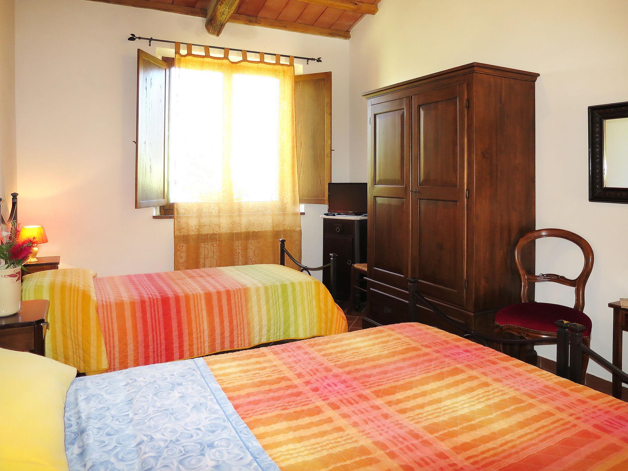 Foto 11 - Appartamento con 3 camere da letto a Castelnuovo di Val di Cecina con piscina e giardino