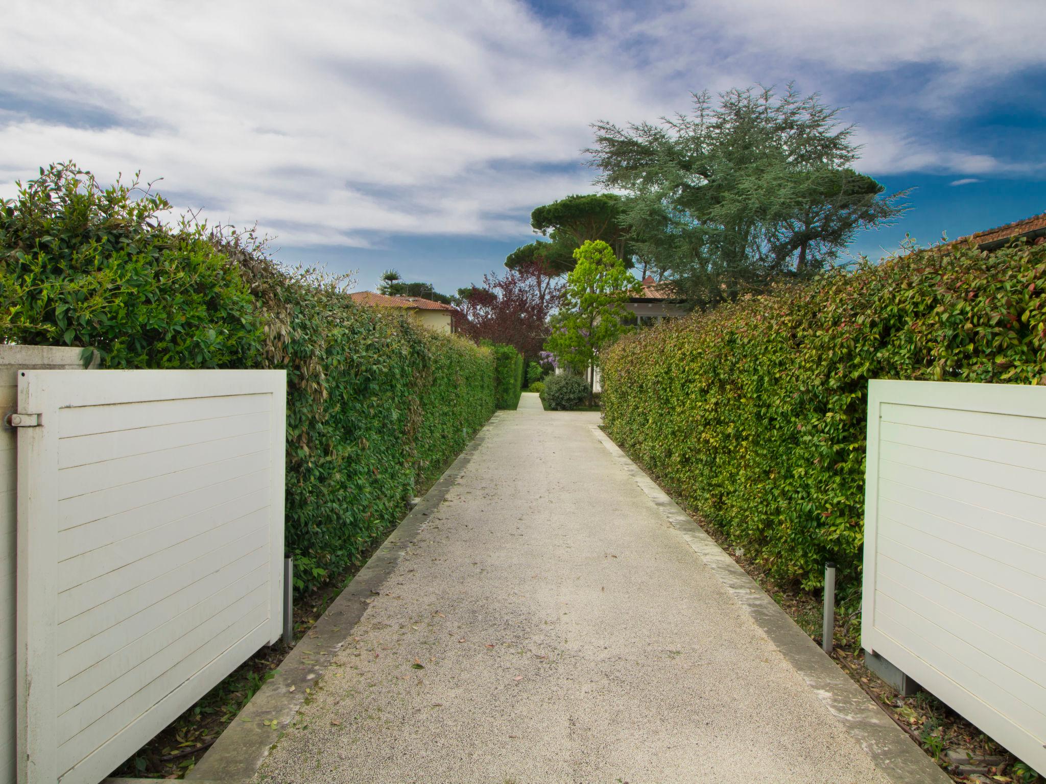 Photo 51 - 4 bedroom House in Forte dei Marmi with garden and sea view