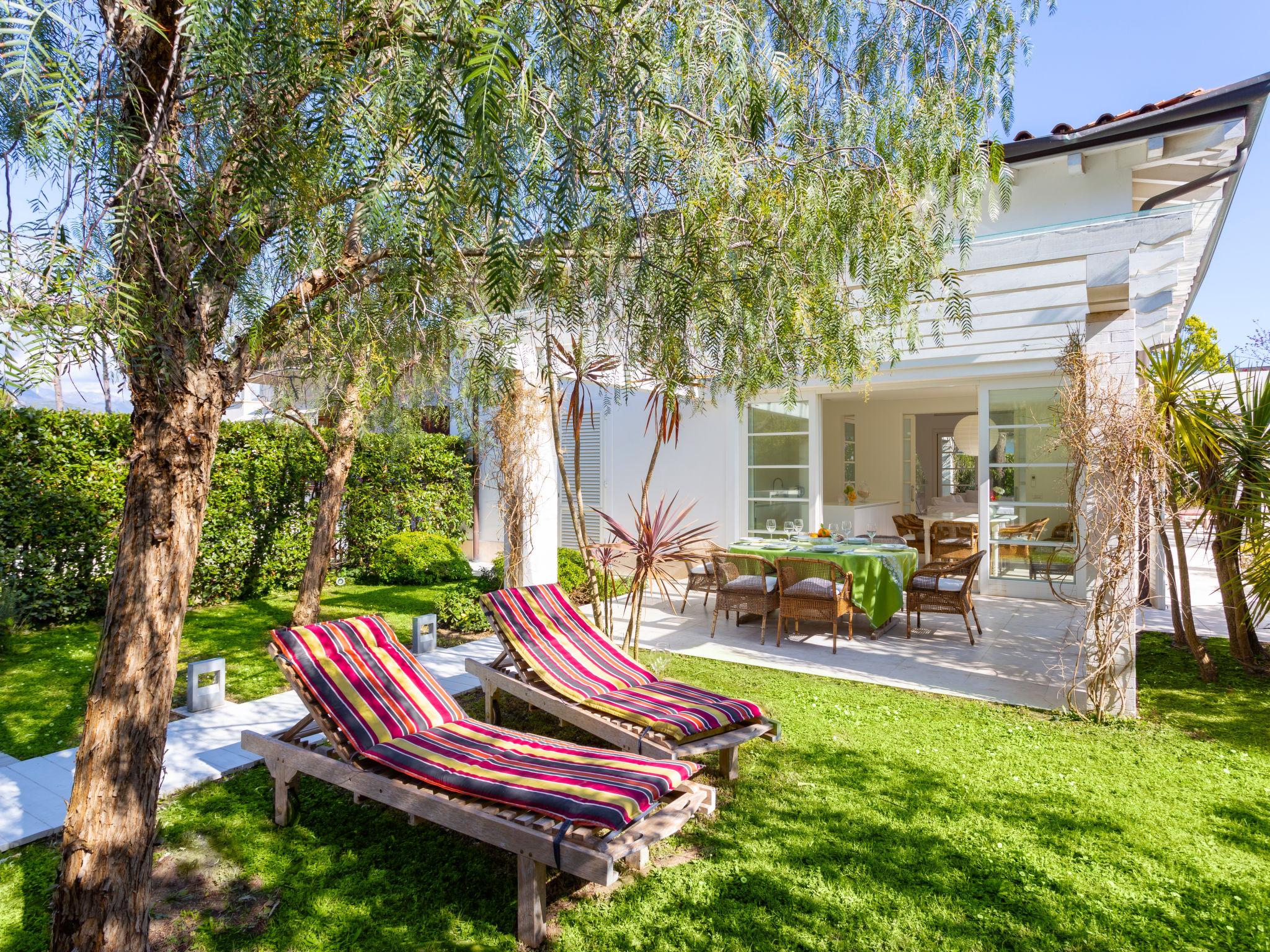 Foto 1 - Casa con 4 camere da letto a Forte dei Marmi con giardino e vista mare