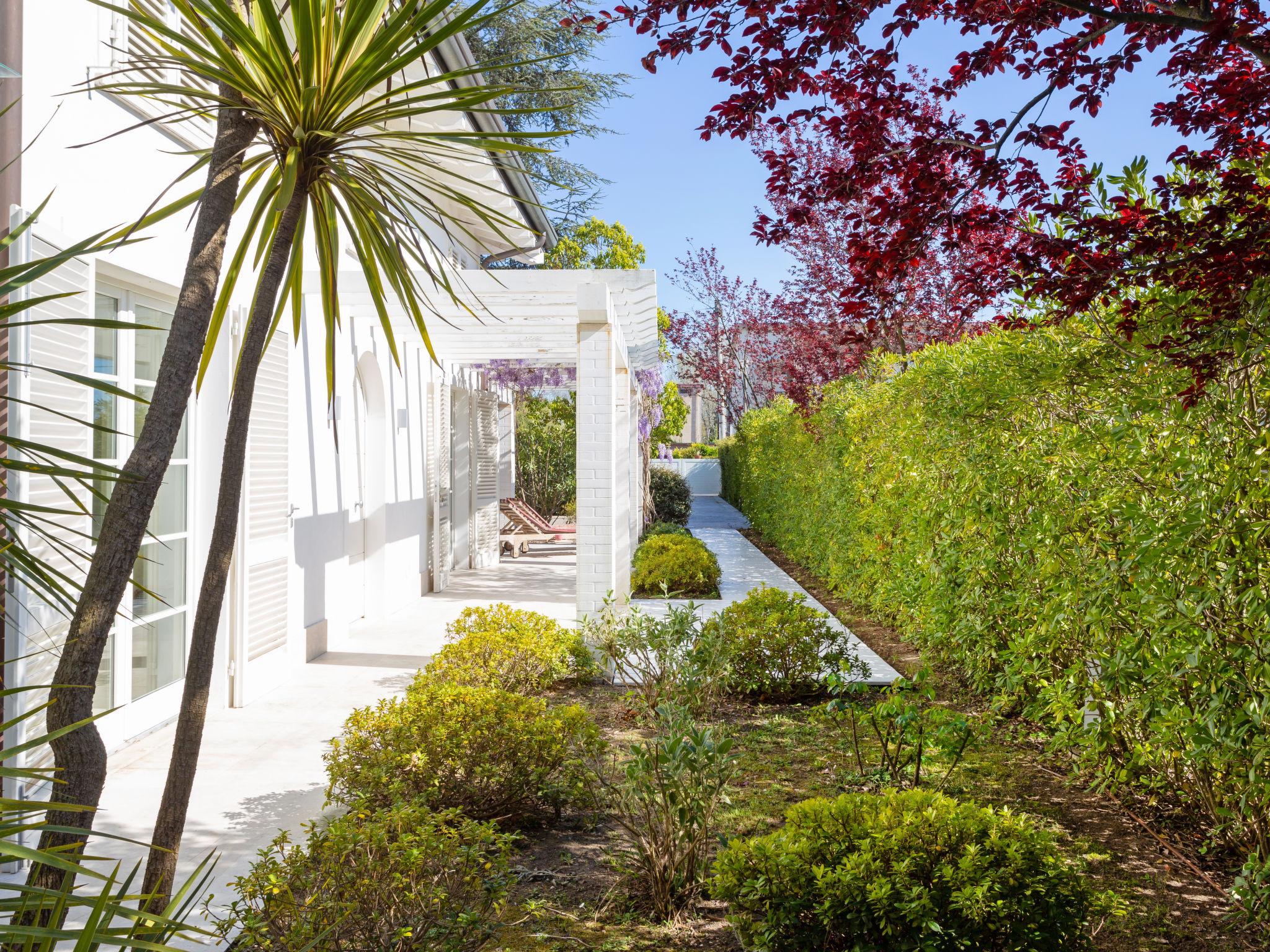 Foto 46 - Casa con 4 camere da letto a Forte dei Marmi con giardino e vista mare