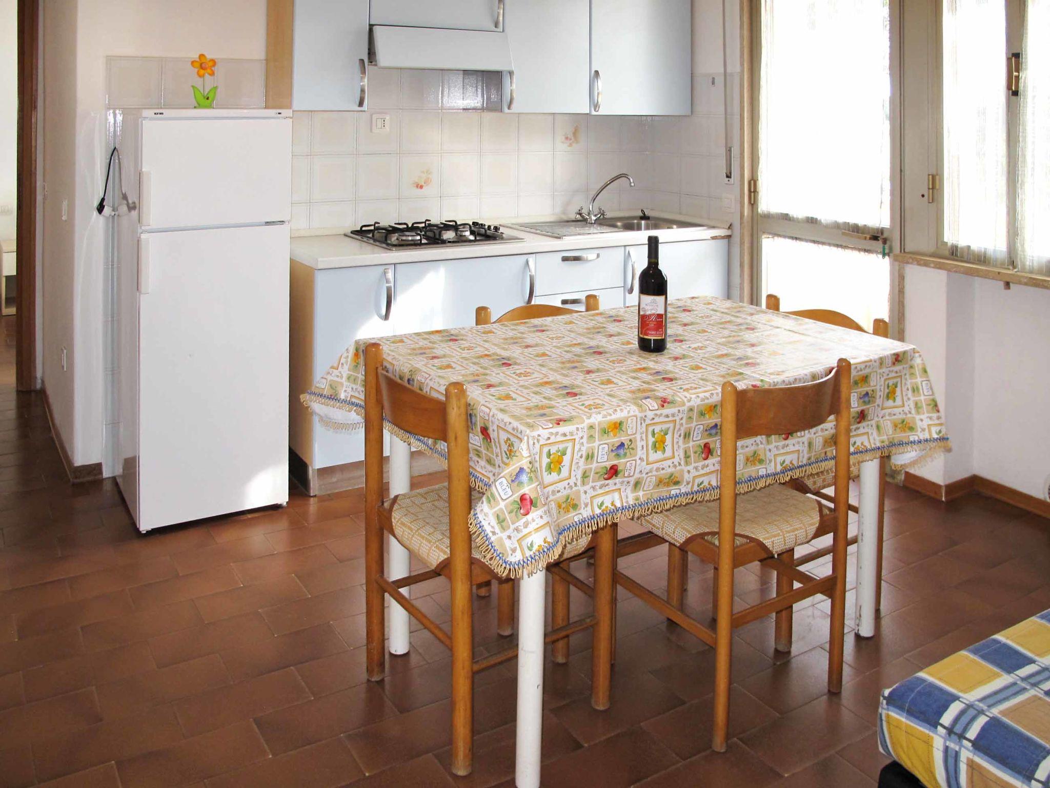 Photo 8 - 2 bedroom Apartment in Cecina with swimming pool and garden