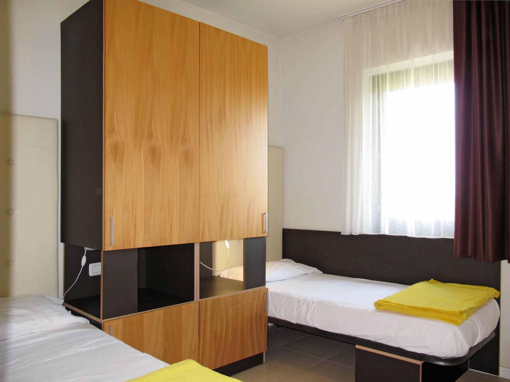 Foto 8 - Apartment mit 2 Schlafzimmern in Castelnuovo del Garda mit schwimmbad und blick auf die berge