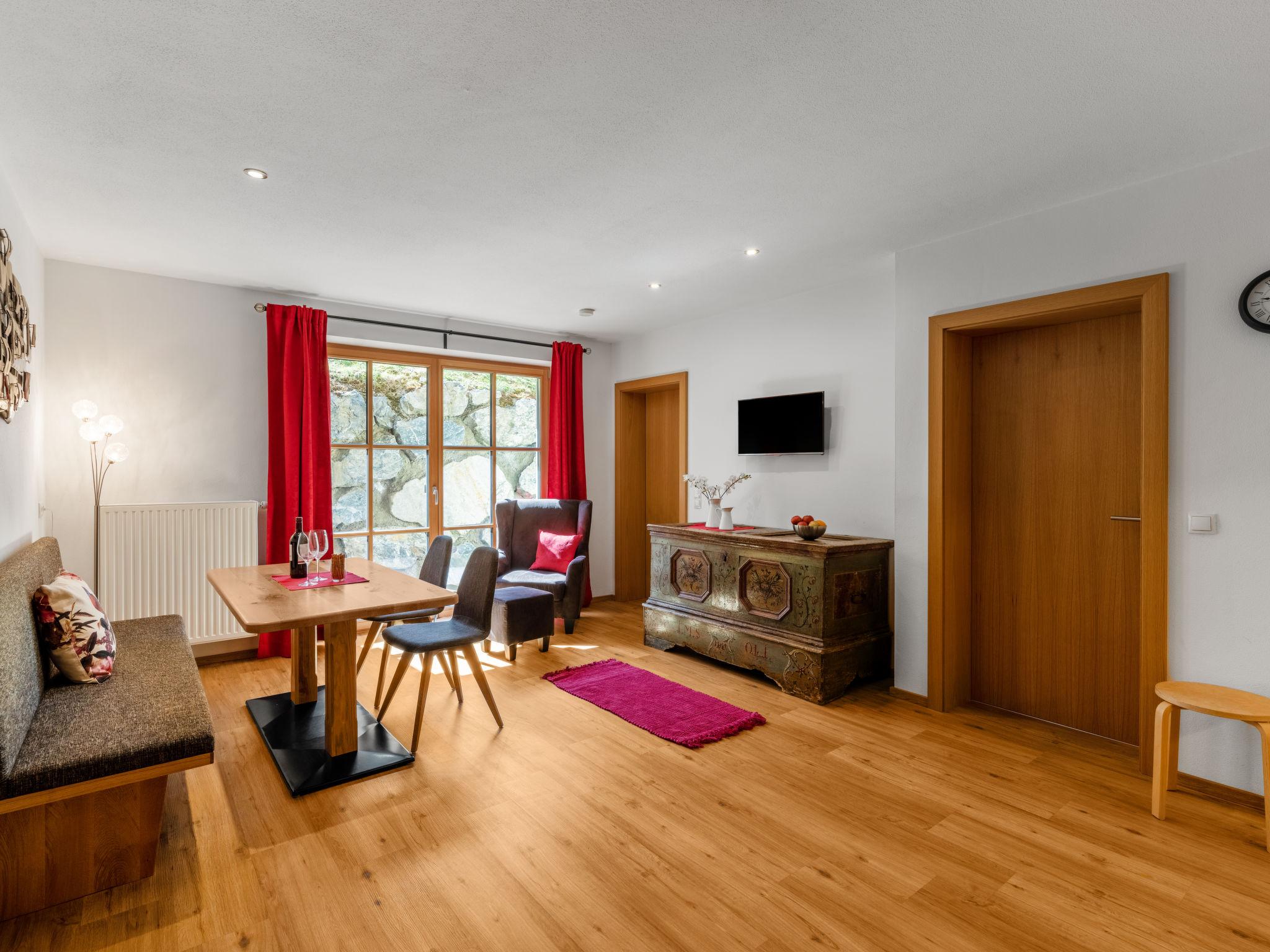 Foto 14 - Apartment mit 2 Schlafzimmern in Piesendorf mit schwimmbad und blick auf die berge