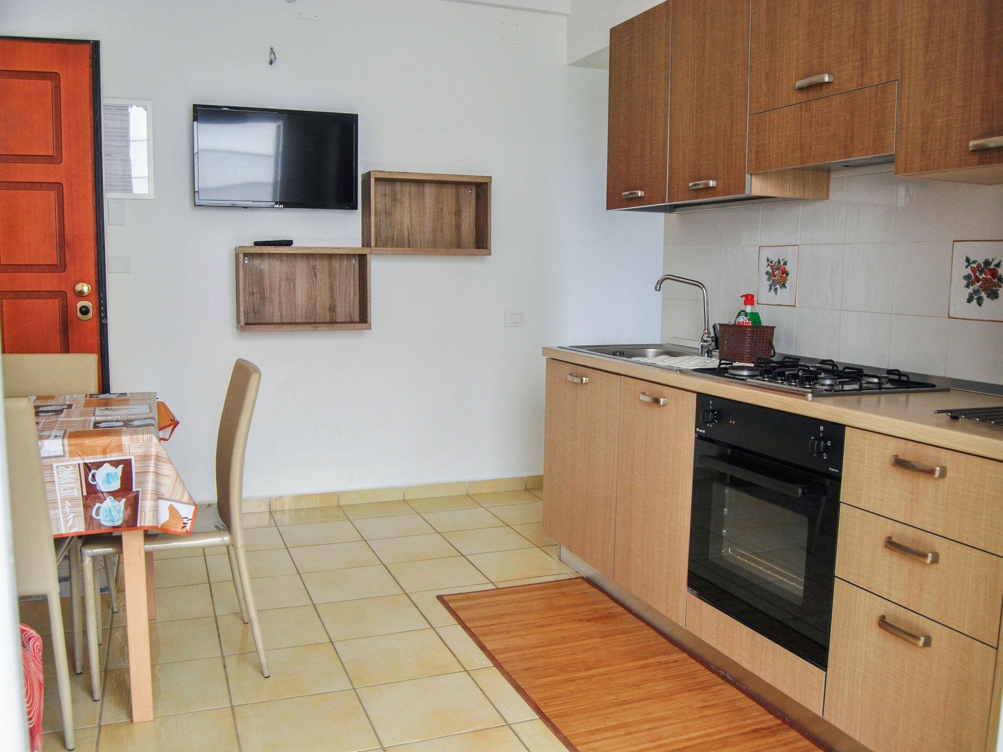 Photo 9 - 1 bedroom Apartment in Capaccio Paestum with swimming pool and garden