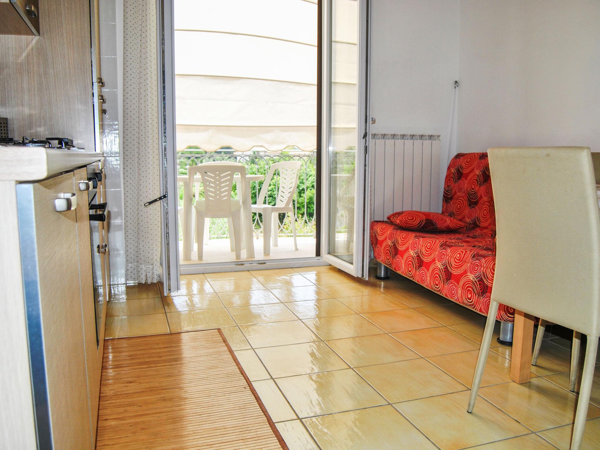 Photo 10 - 1 bedroom Apartment in Capaccio Paestum with swimming pool and garden