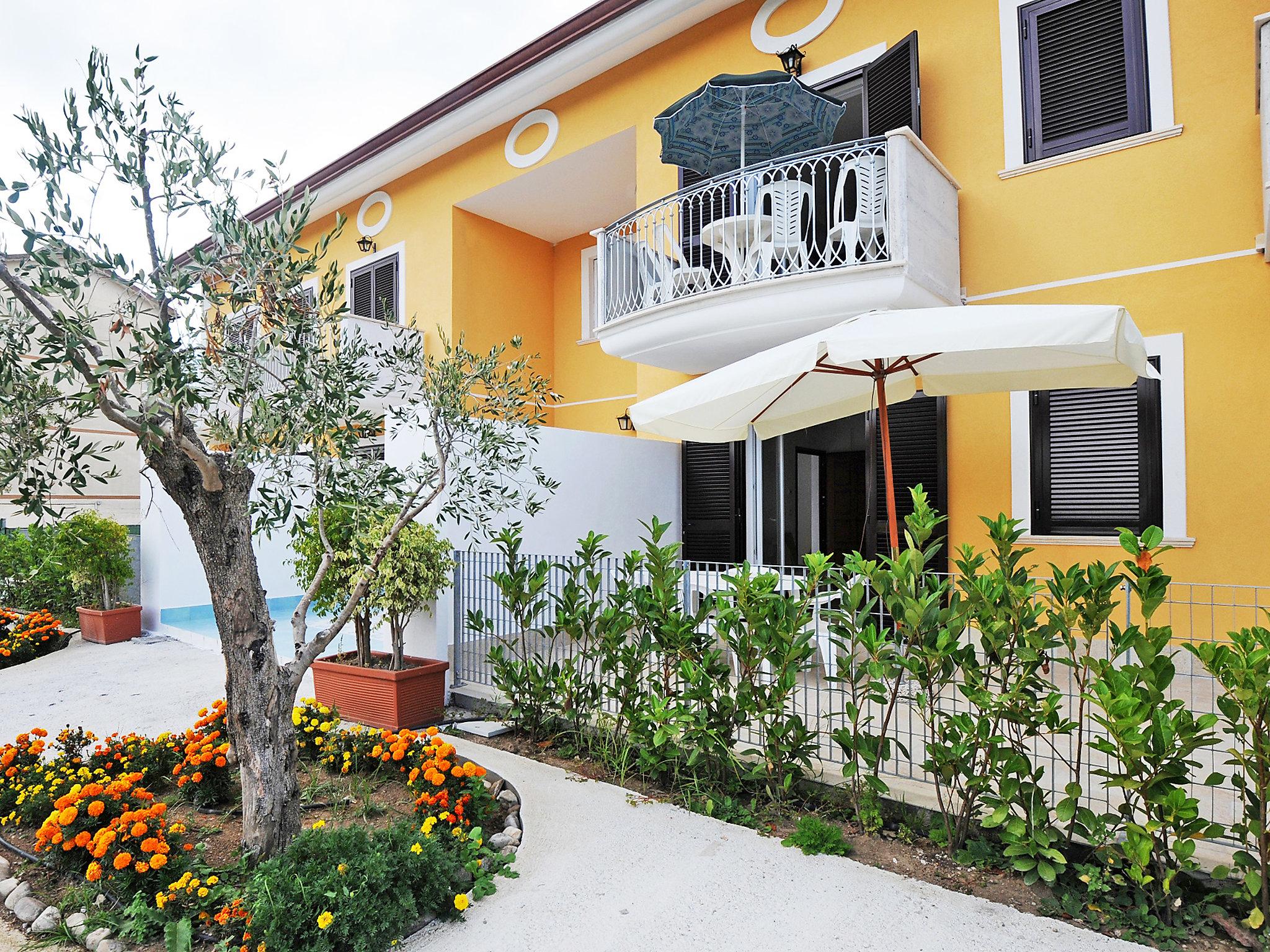 Foto 17 - Apartamento de 1 habitación en Capaccio Paestum con piscina y vistas al mar