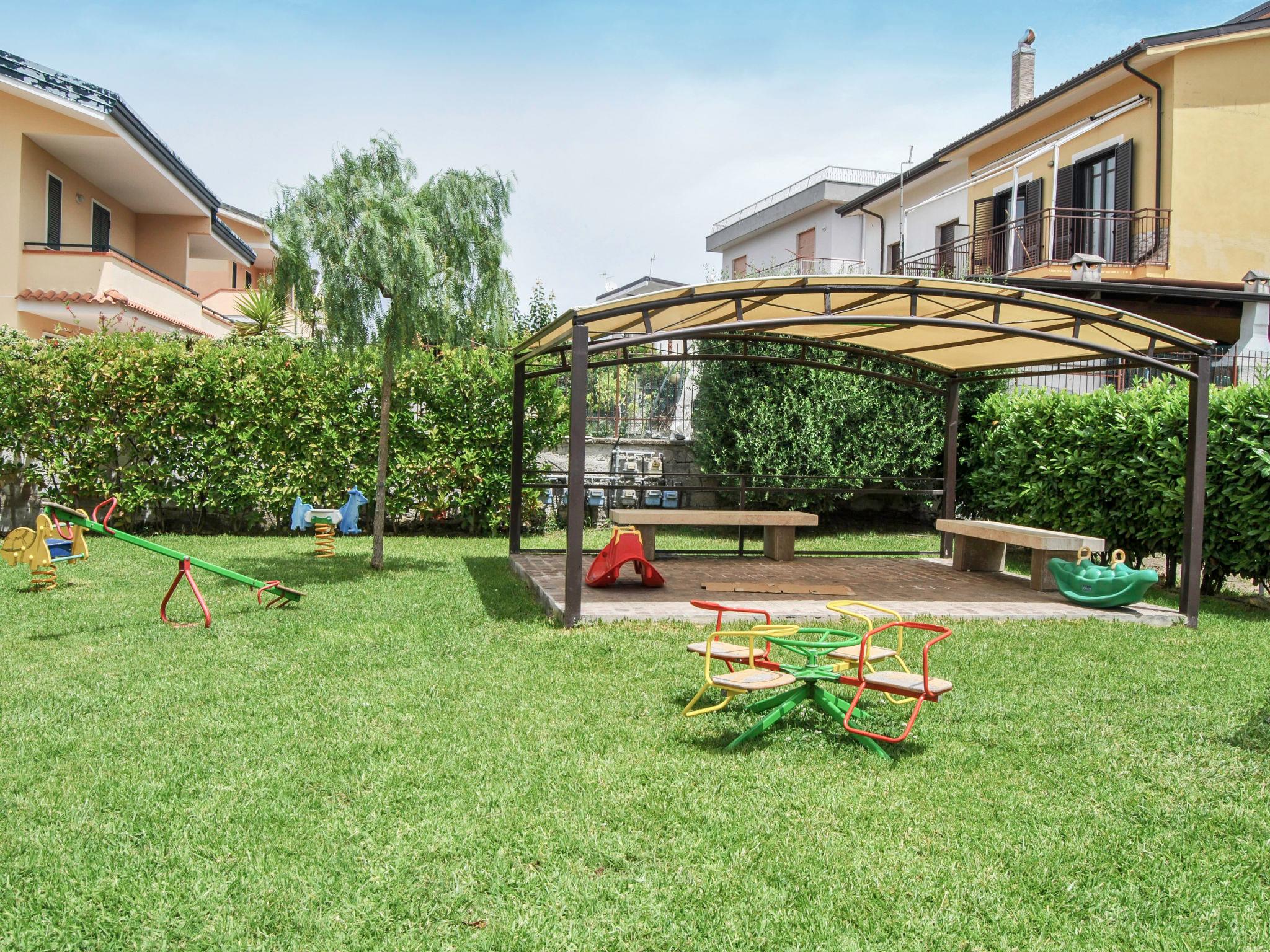 Photo 6 - 1 bedroom Apartment in Capaccio Paestum with swimming pool and garden