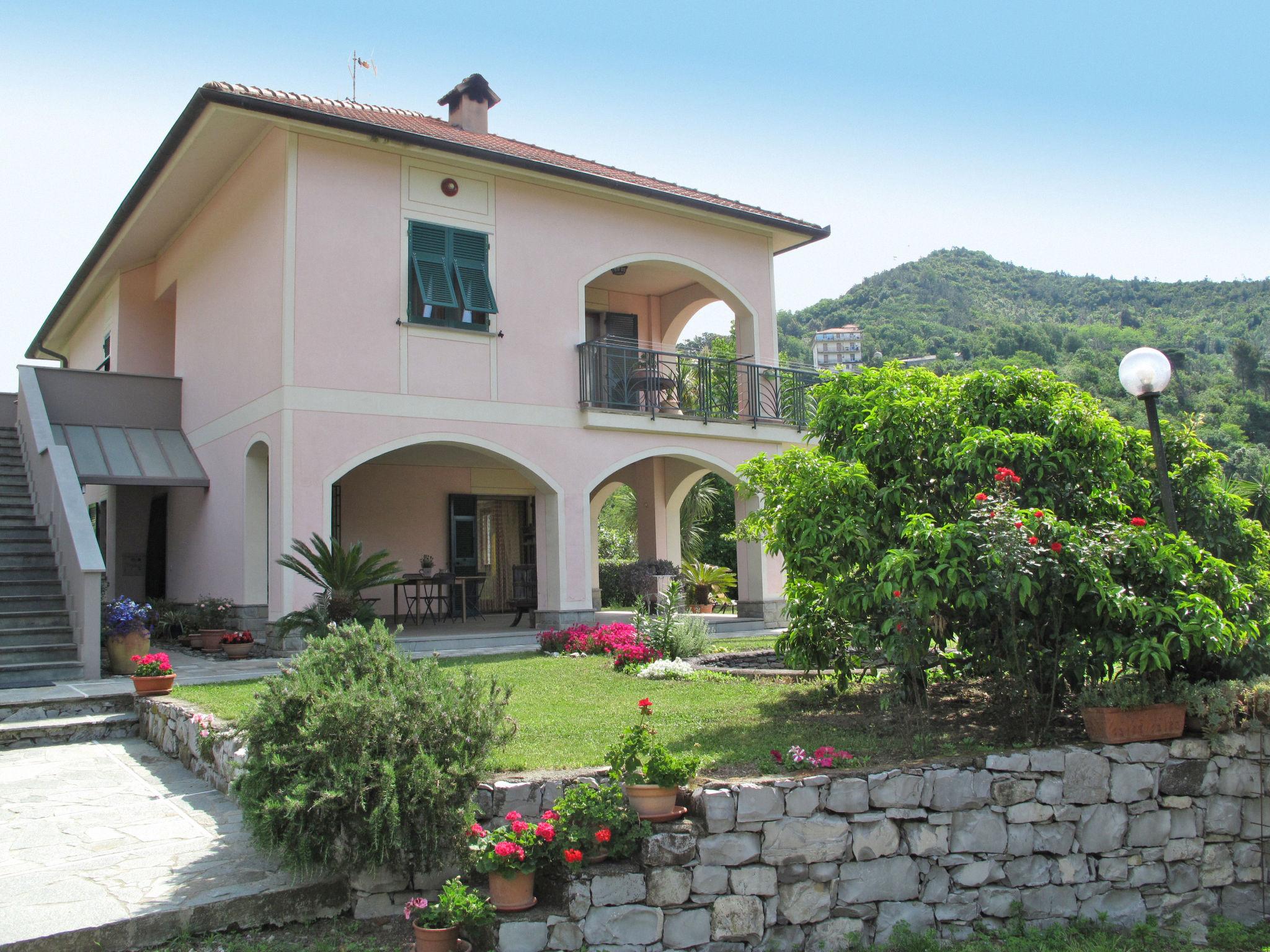 Photo 21 - 2 bedroom Apartment in Sestri Levante with garden and terrace