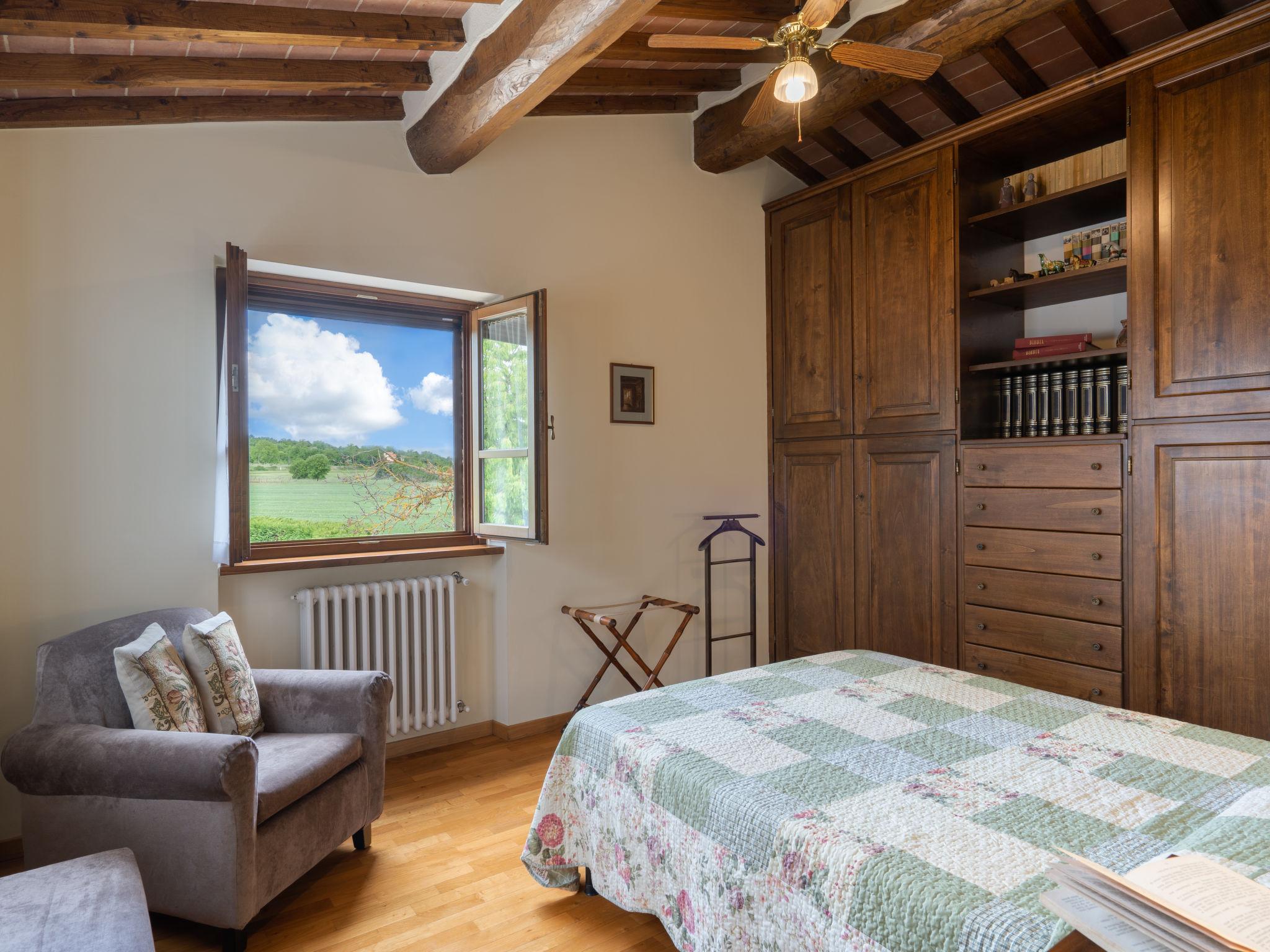 Photo 17 - 5 bedroom House in Civitella in Val di Chiana with private pool and garden