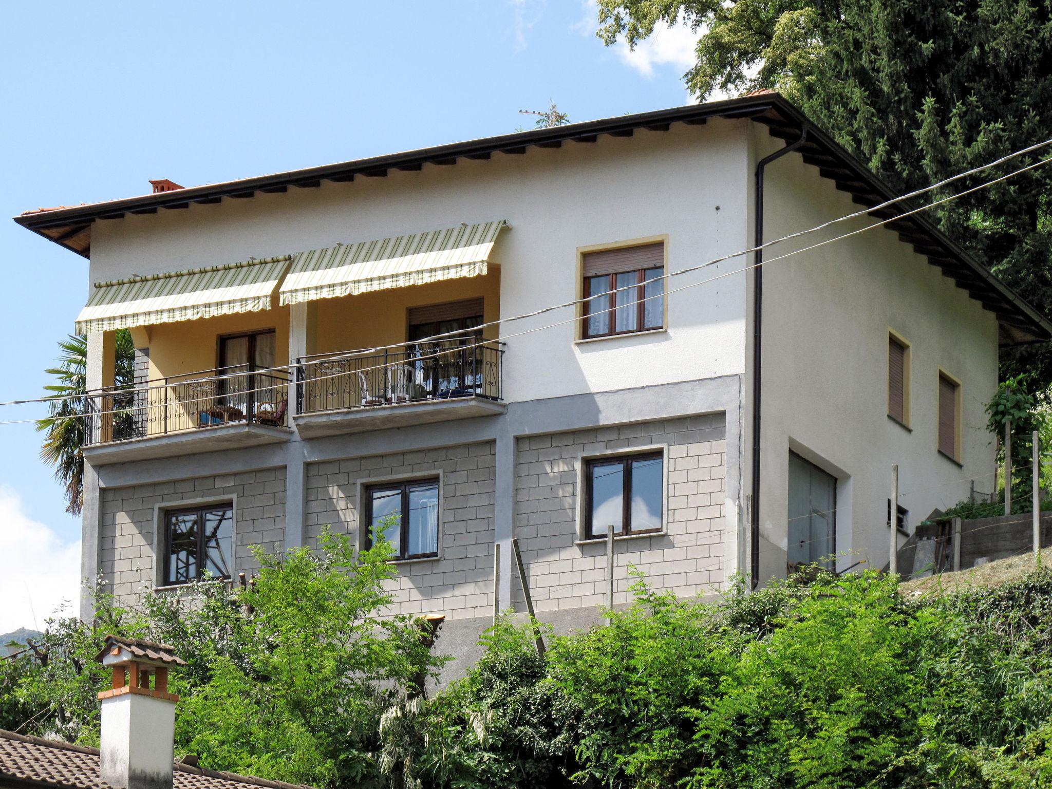 Photo 2 - Maison de 3 chambres à Gravedona ed Uniti avec vues sur la montagne