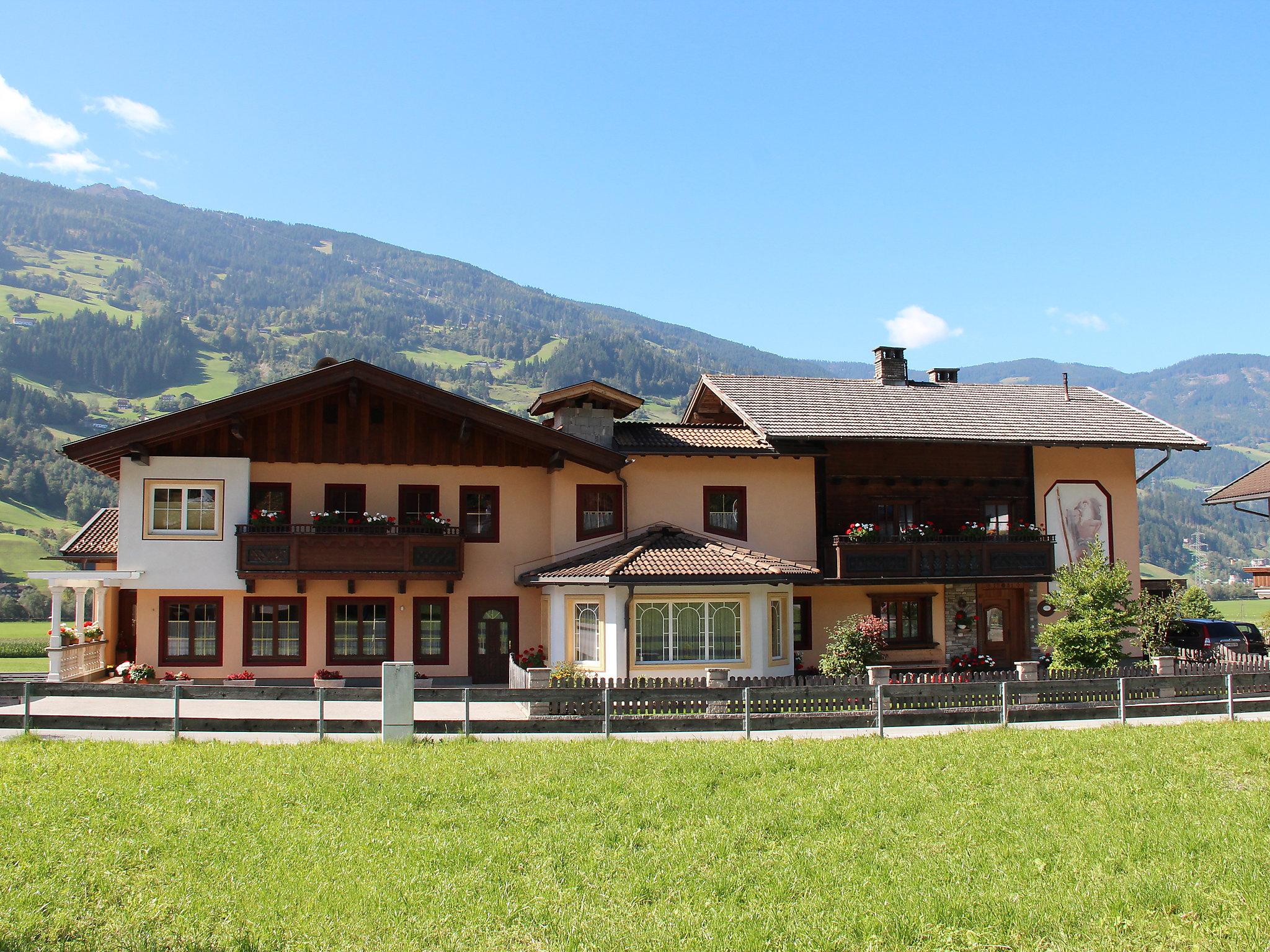 Photo 1 - Appartement de 2 chambres à Stumm avec jardin et vues sur la montagne