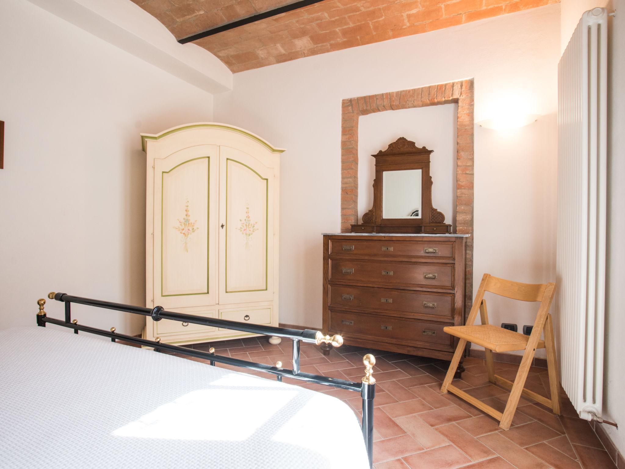 Foto 11 - Apartment mit 1 Schlafzimmer in Castelnuovo Berardenga mit garten