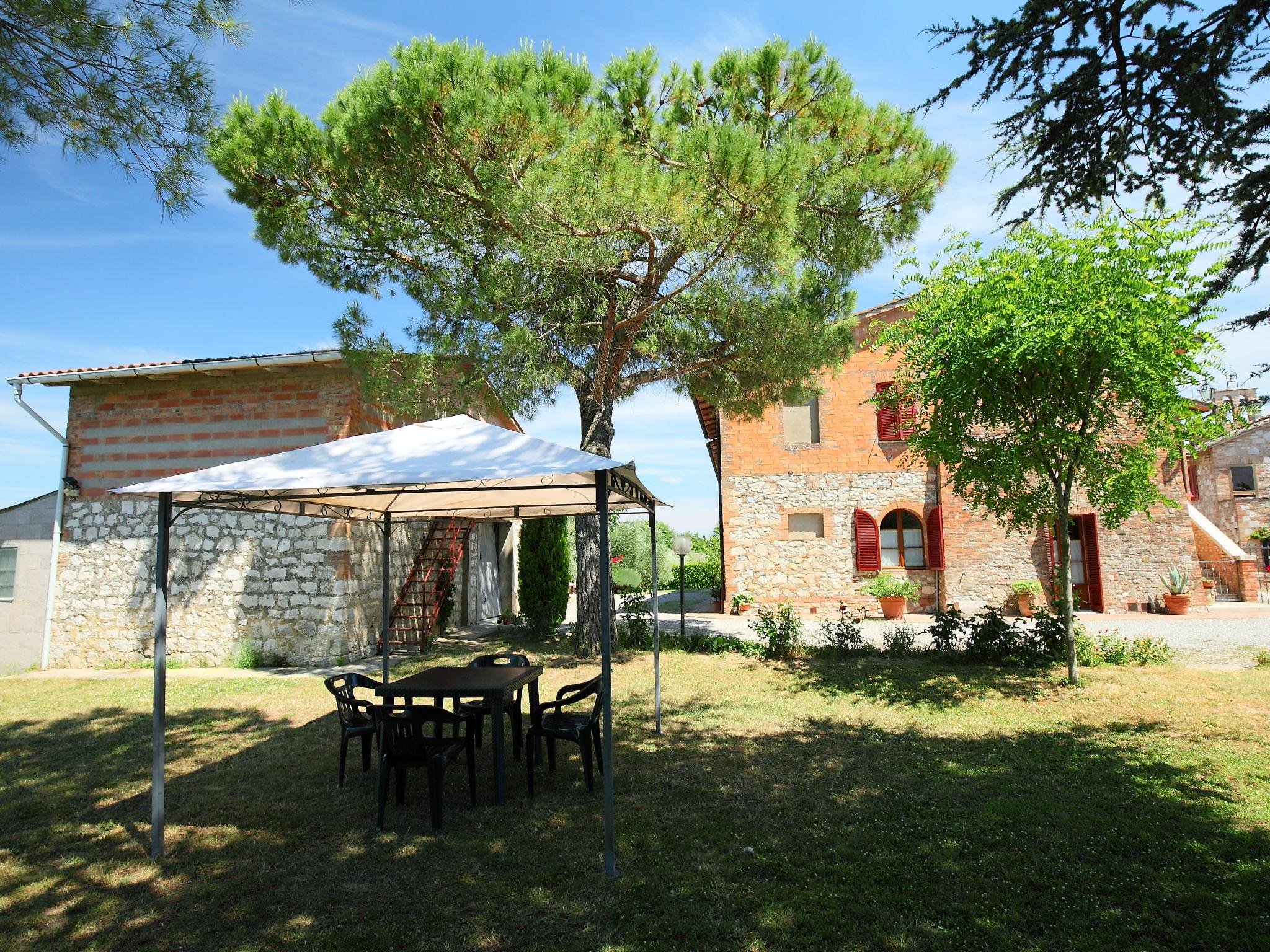 Foto 19 - Appartamento con 2 camere da letto a Castelnuovo Berardenga con giardino