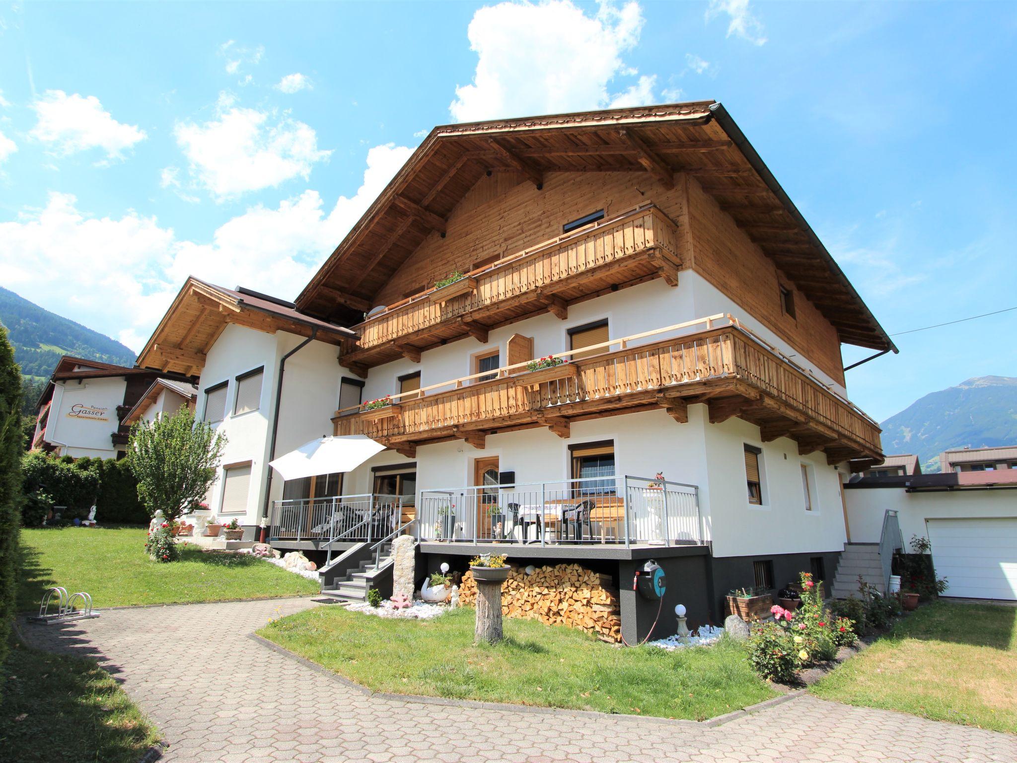 Foto 35 - Appartamento con 2 camere da letto a Aschau im Zillertal con vista sulle montagne