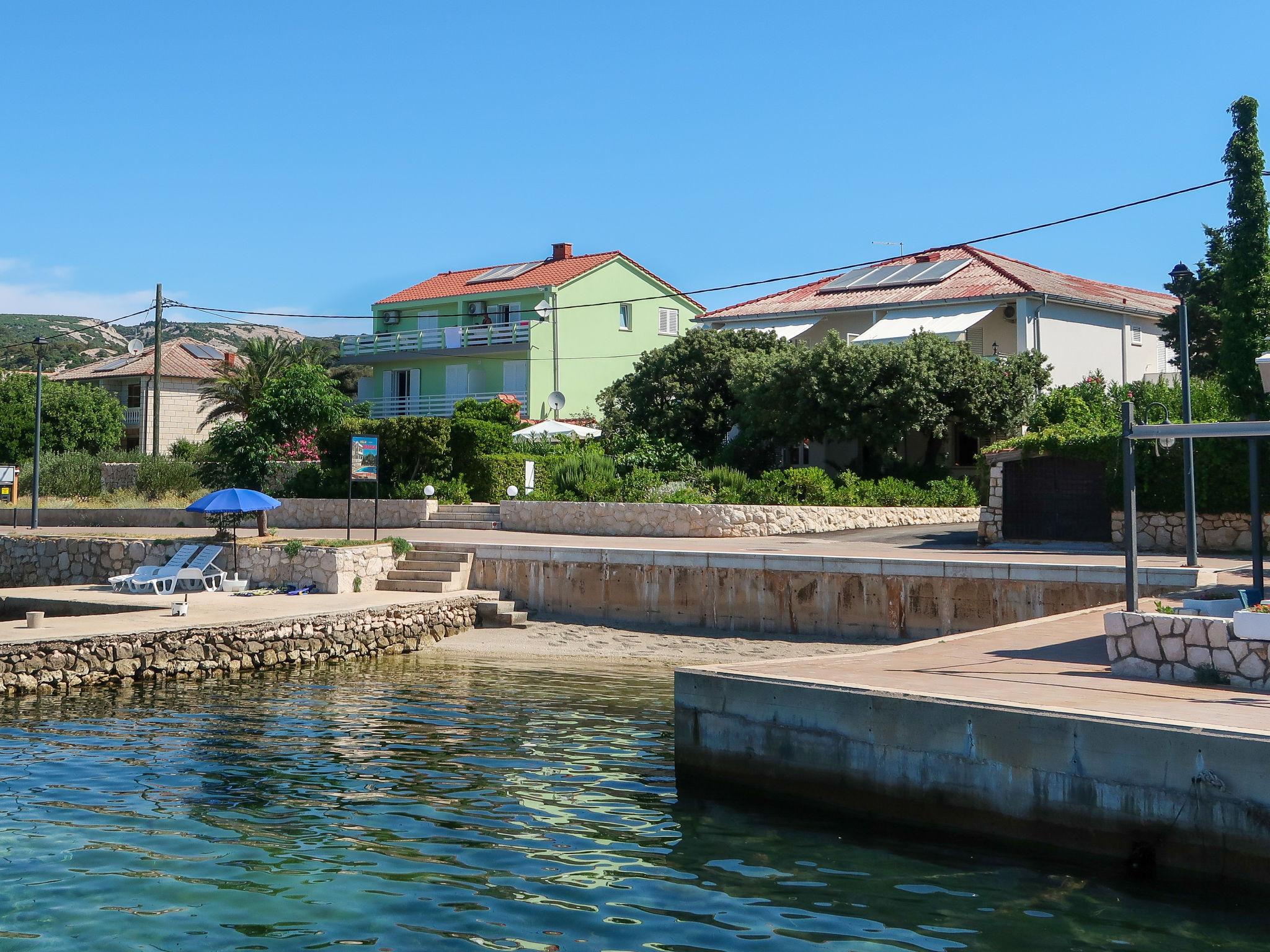 Photo 24 - Appartement de 2 chambres à Rab avec terrasse et vues à la mer