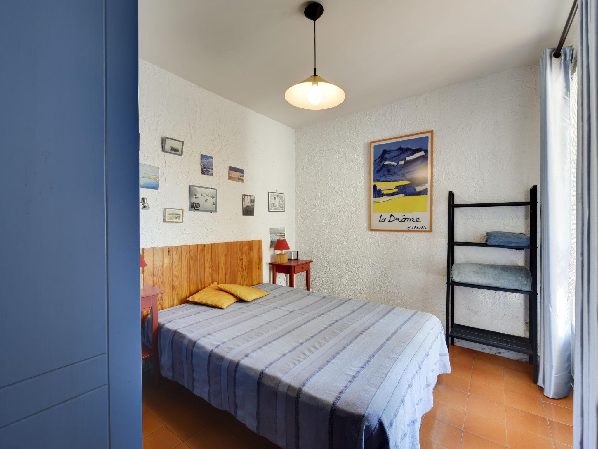 Foto 13 - Appartamento con 1 camera da letto a Cavalaire-sur-Mer con giardino e vista mare