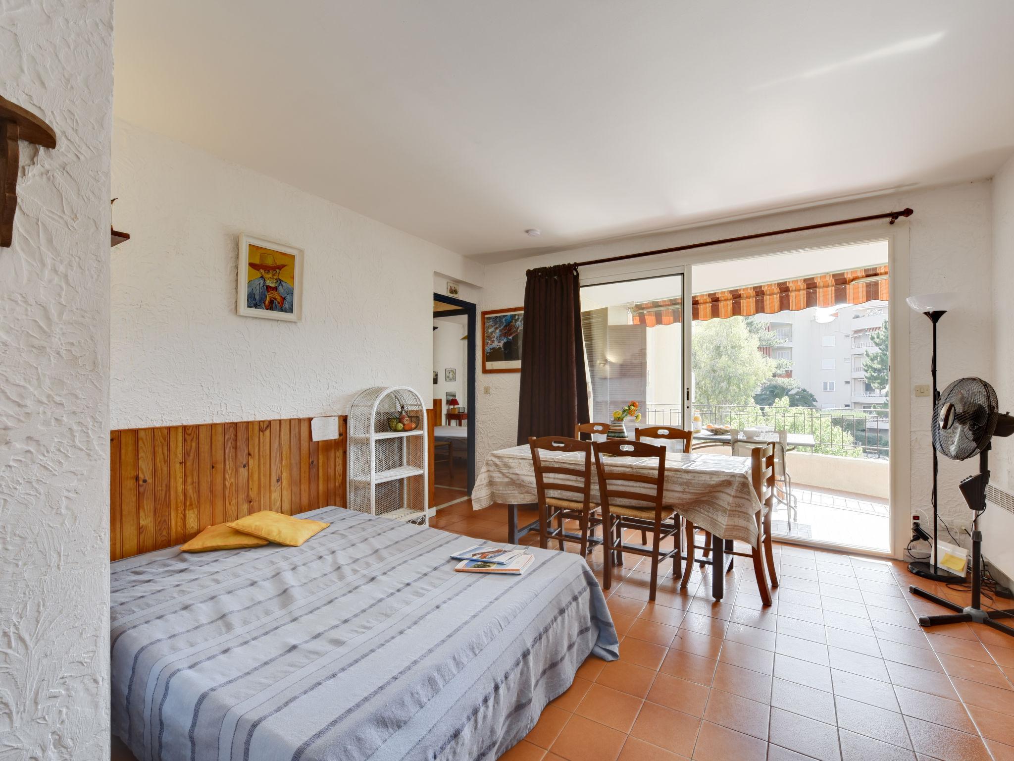 Photo 9 - Appartement de 1 chambre à Cavalaire-sur-Mer avec jardin et vues à la mer