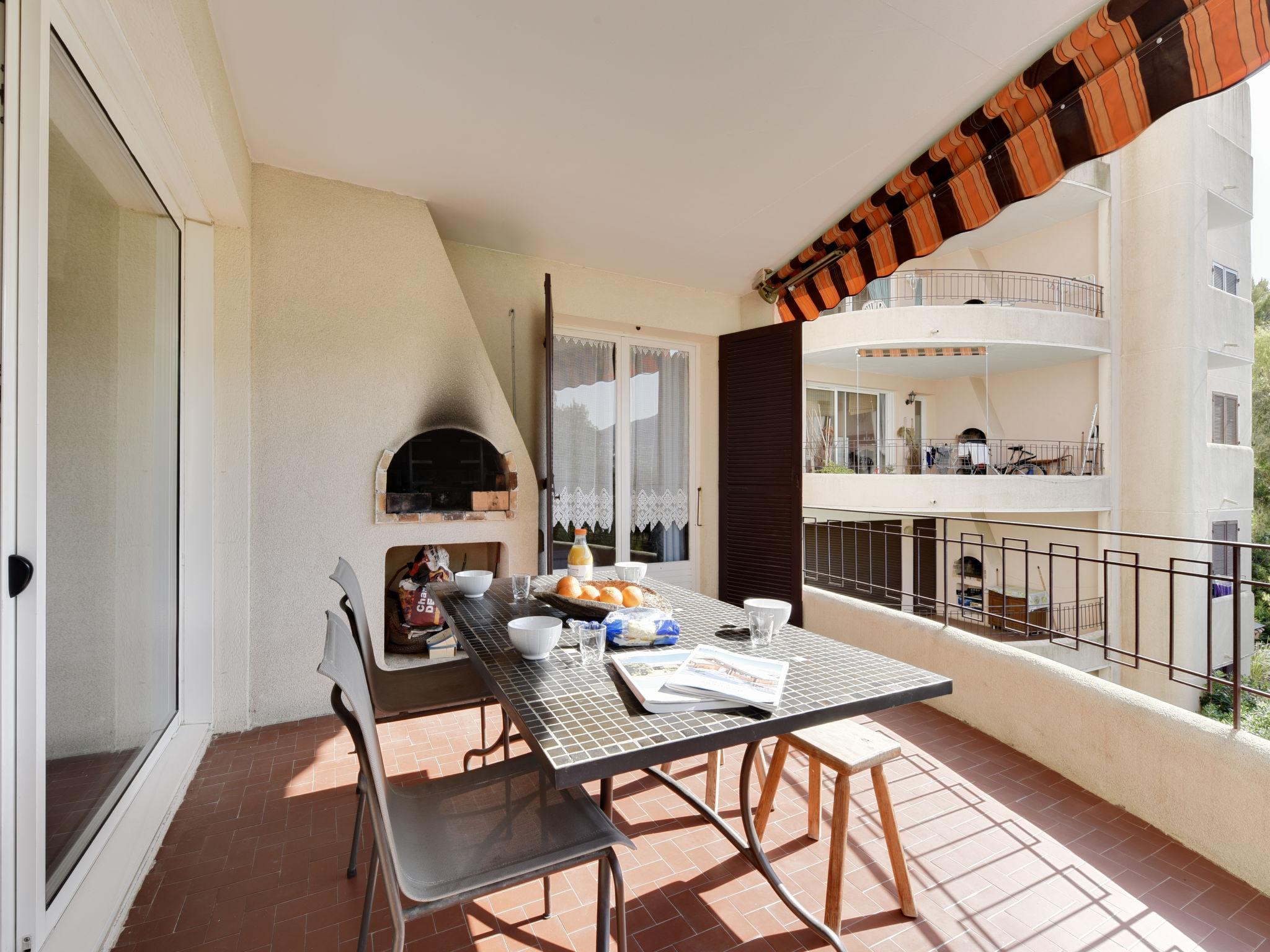 Foto 2 - Apartamento de 1 quarto em Cavalaire-sur-Mer com jardim e vistas do mar